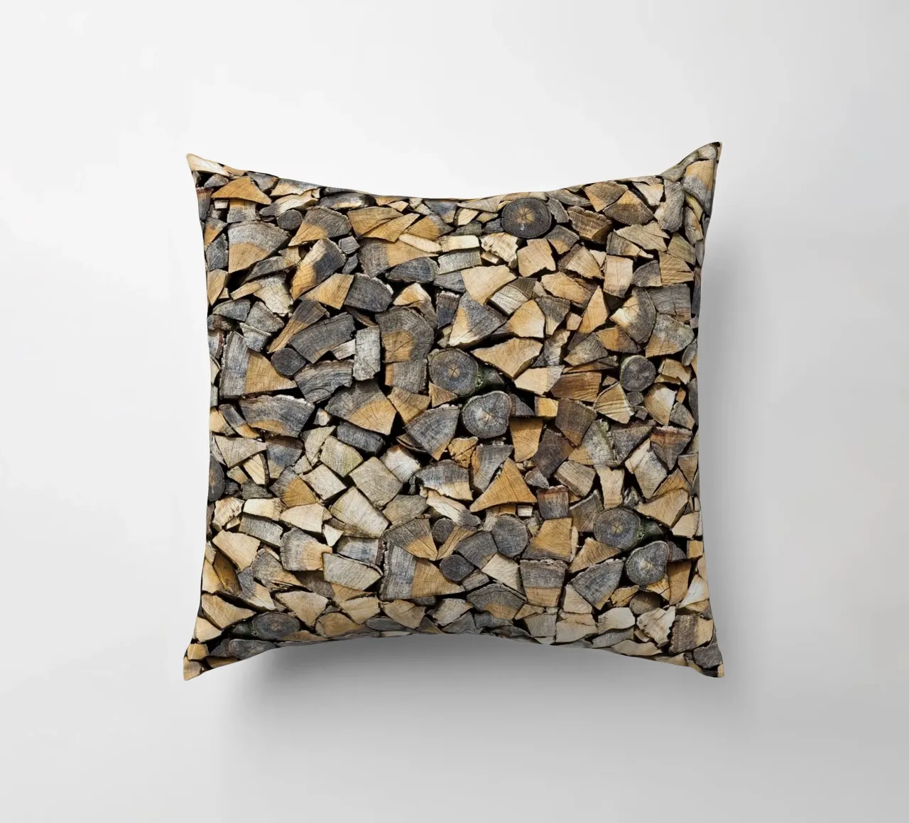 Rustic Warmth: Stacked Firewood cuscino da Curious Collections by Marielle Leenders