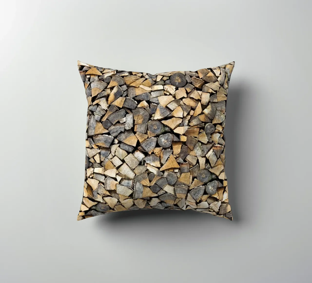 Rustic Warmth: Stacked Firewood cuscino da Curious Collections by Marielle Leenders