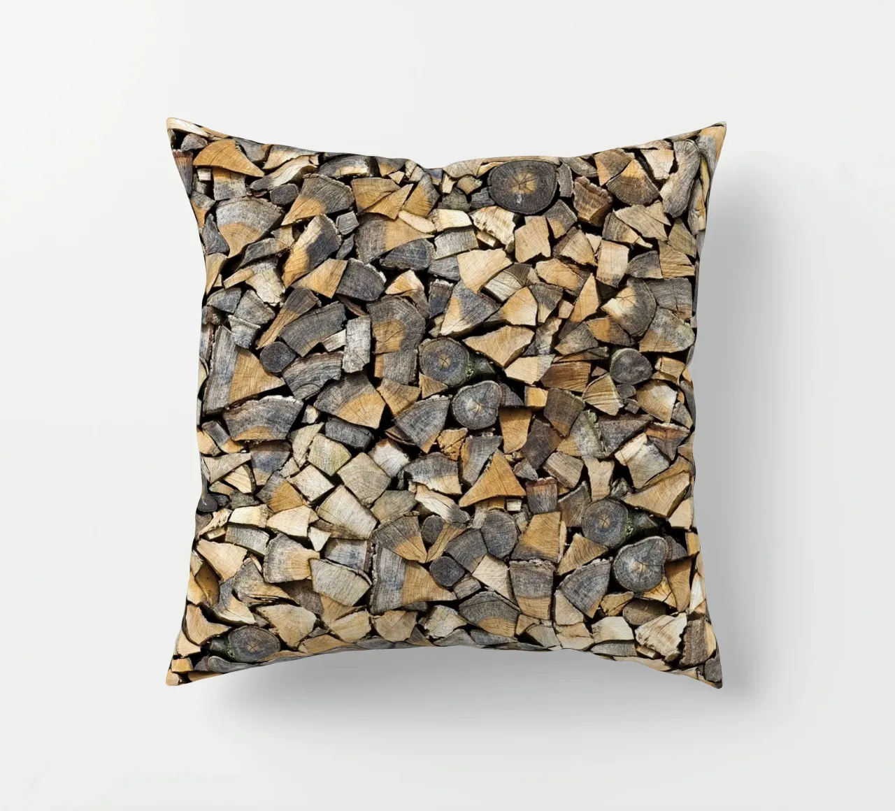Rustic Warmth: Stacked Firewood cuscino da Curious Collections by Marielle Leenders