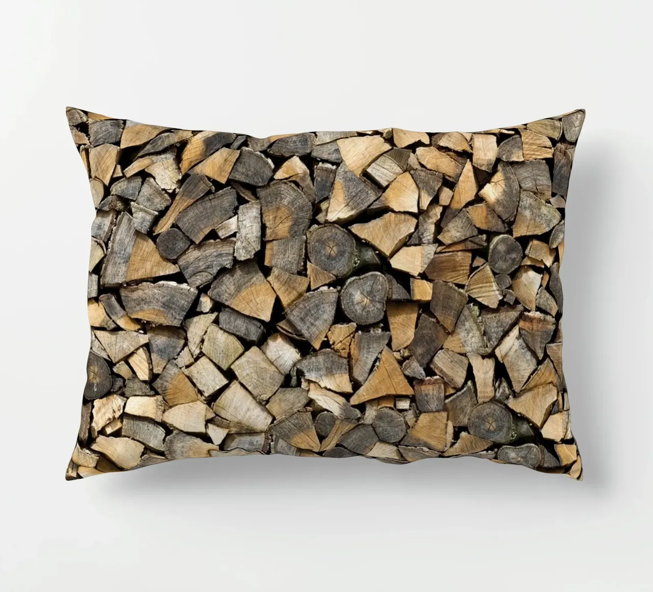 Rustic Warmth: Stacked Firewood cuscino da Curious Collections by Marielle Leenders