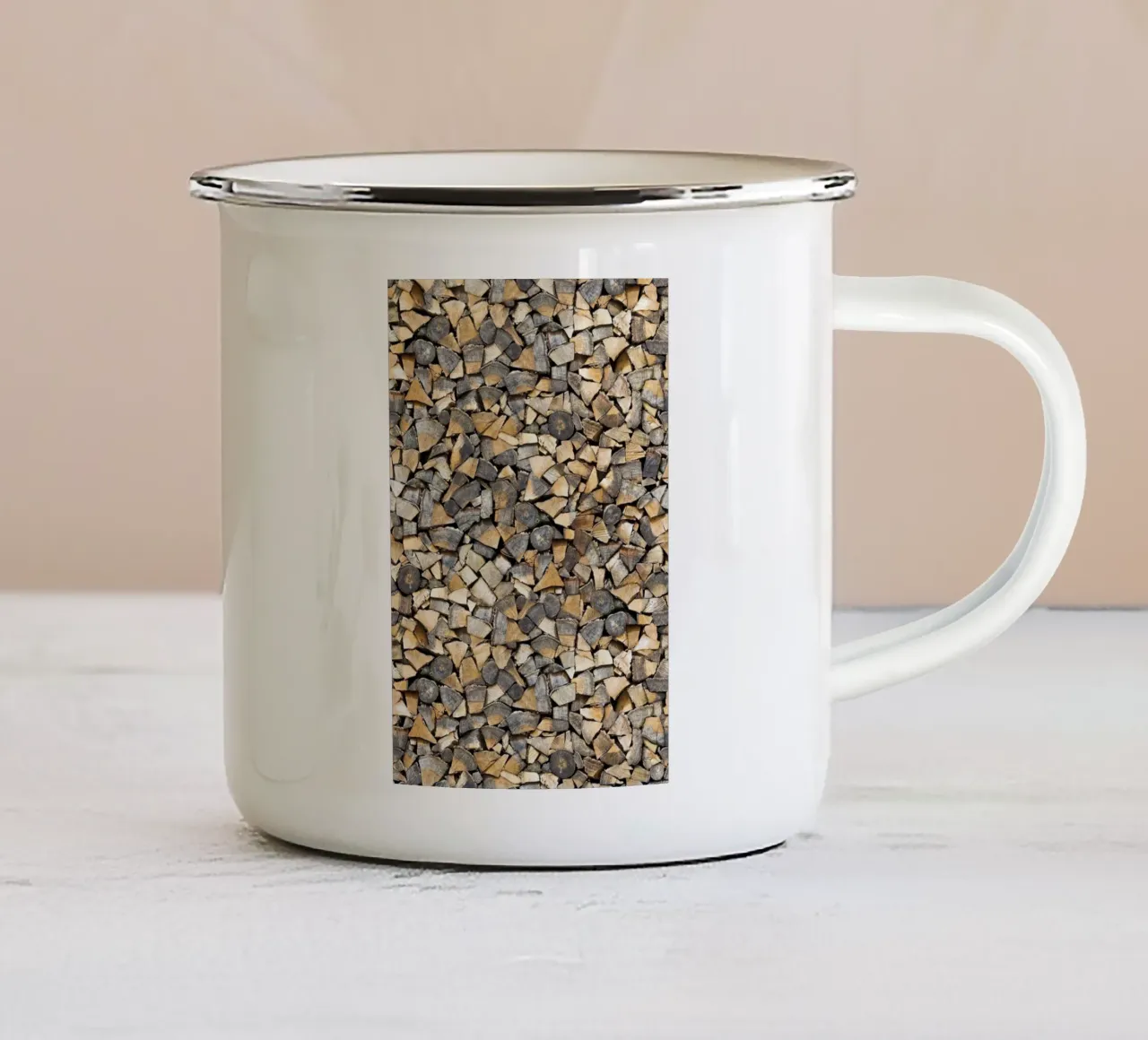 Rustic Warmth: Stacked Firewood tazza in smalto da Curious Collections by Marielle Leenders