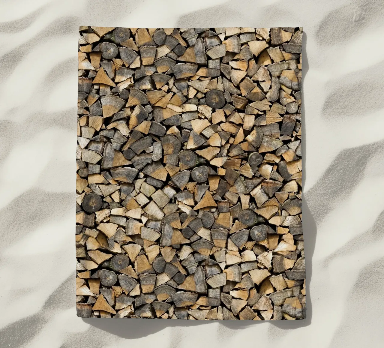 Rustic Warmth: Stacked Firewood telo mare da Curious Collections by Marielle Leenders
