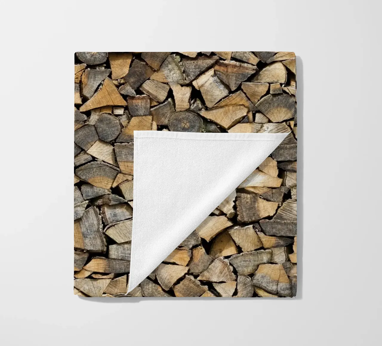 Rustic Warmth: Stacked Firewood telo mare da Curious Collections by Marielle Leenders