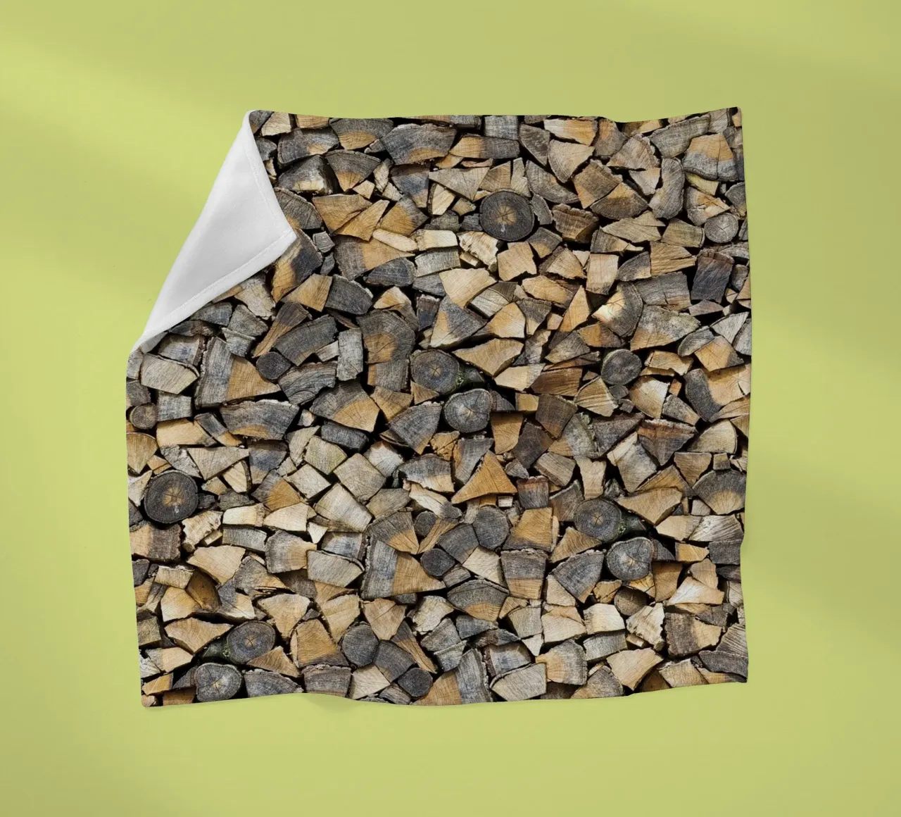 Rustic Warmth: Stacked Firewood coperta in pile da Curious Collections by Marielle Leenders