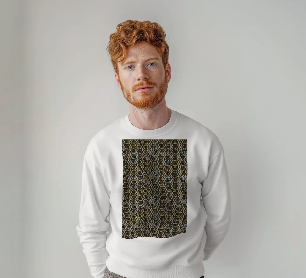 Golden Geometry: Honeycomb Pattern sweatshirt van Curious Collections by Marielle Leenders