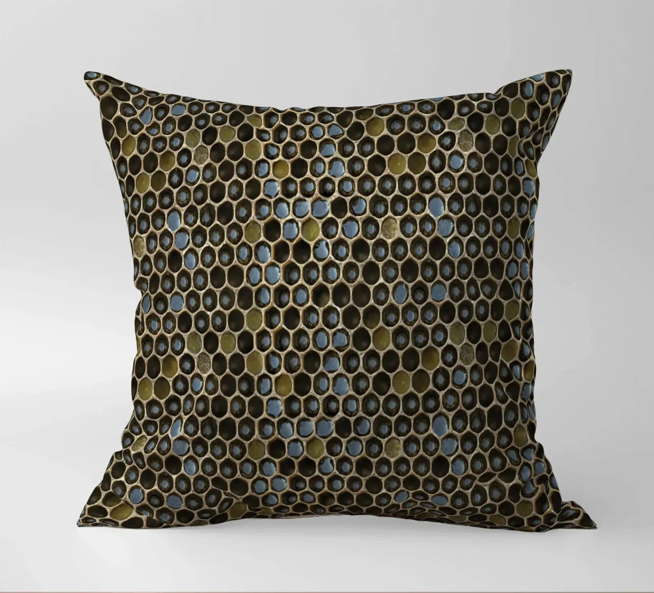 Golden Geometry: Honeycomb Pattern cuscino da Curious Collections by Marielle Leenders
