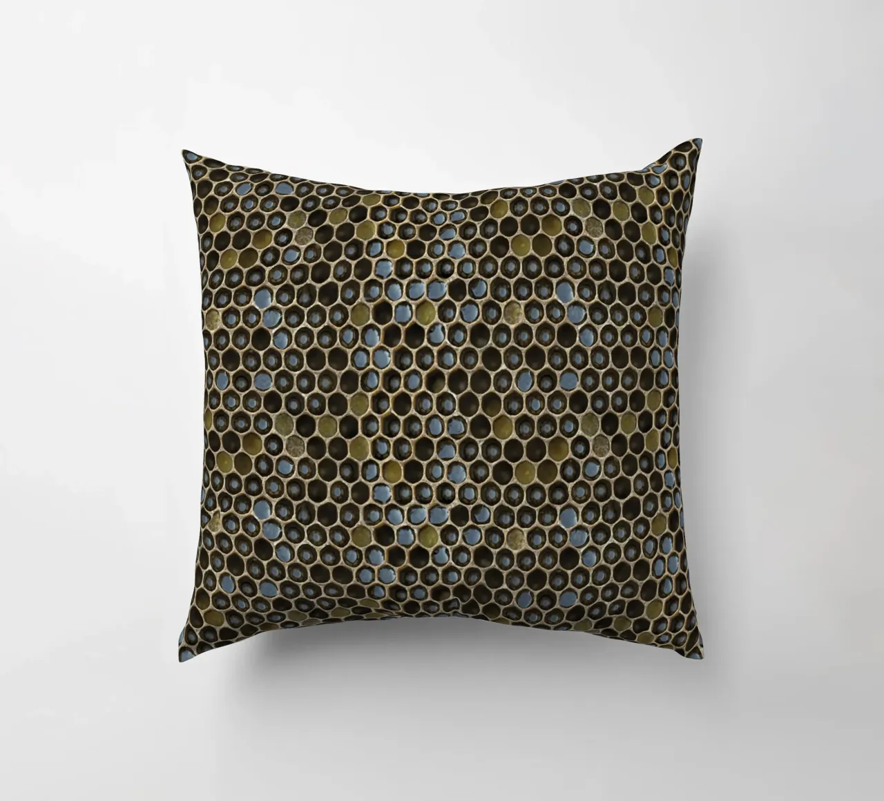 Golden Geometry: Honeycomb Pattern cuscino da Curious Collections by Marielle Leenders