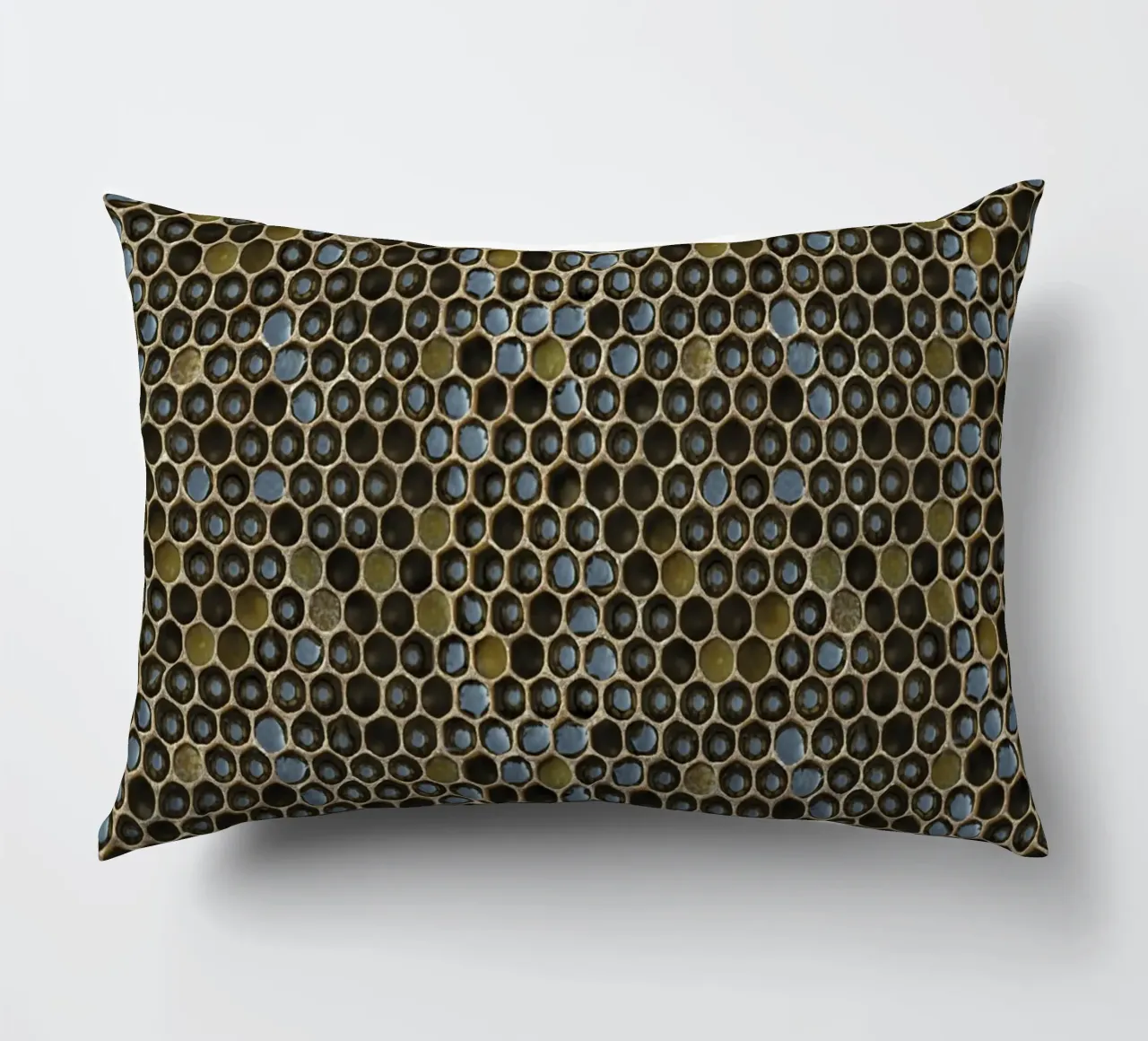 Golden Geometry: Honeycomb Pattern cuscino da Curious Collections by Marielle Leenders