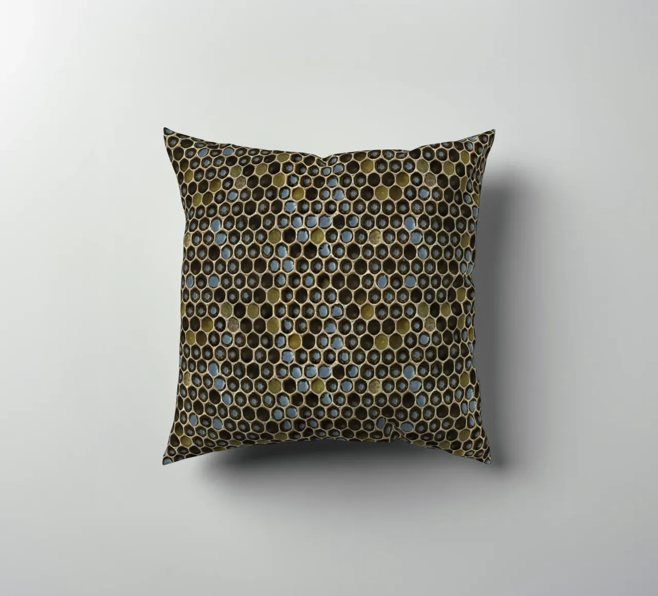 Golden Geometry: Honeycomb Pattern cuscino da Curious Collections by Marielle Leenders