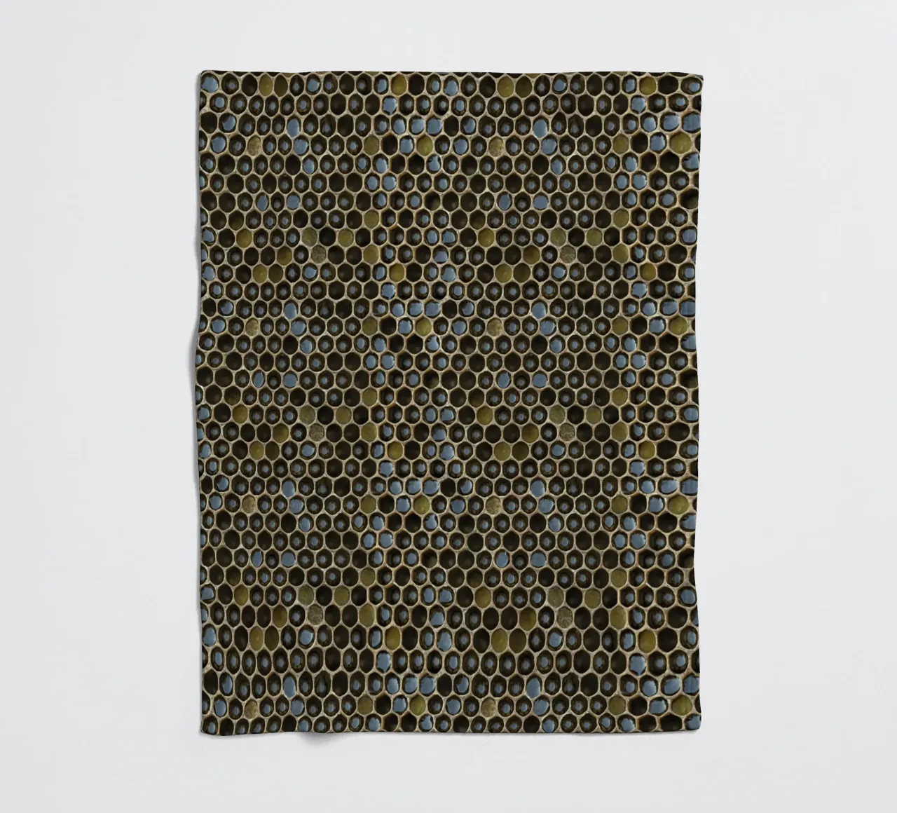 Golden Geometry: Honeycomb Pattern coperta in pile da Curious Collections by Marielle Leenders