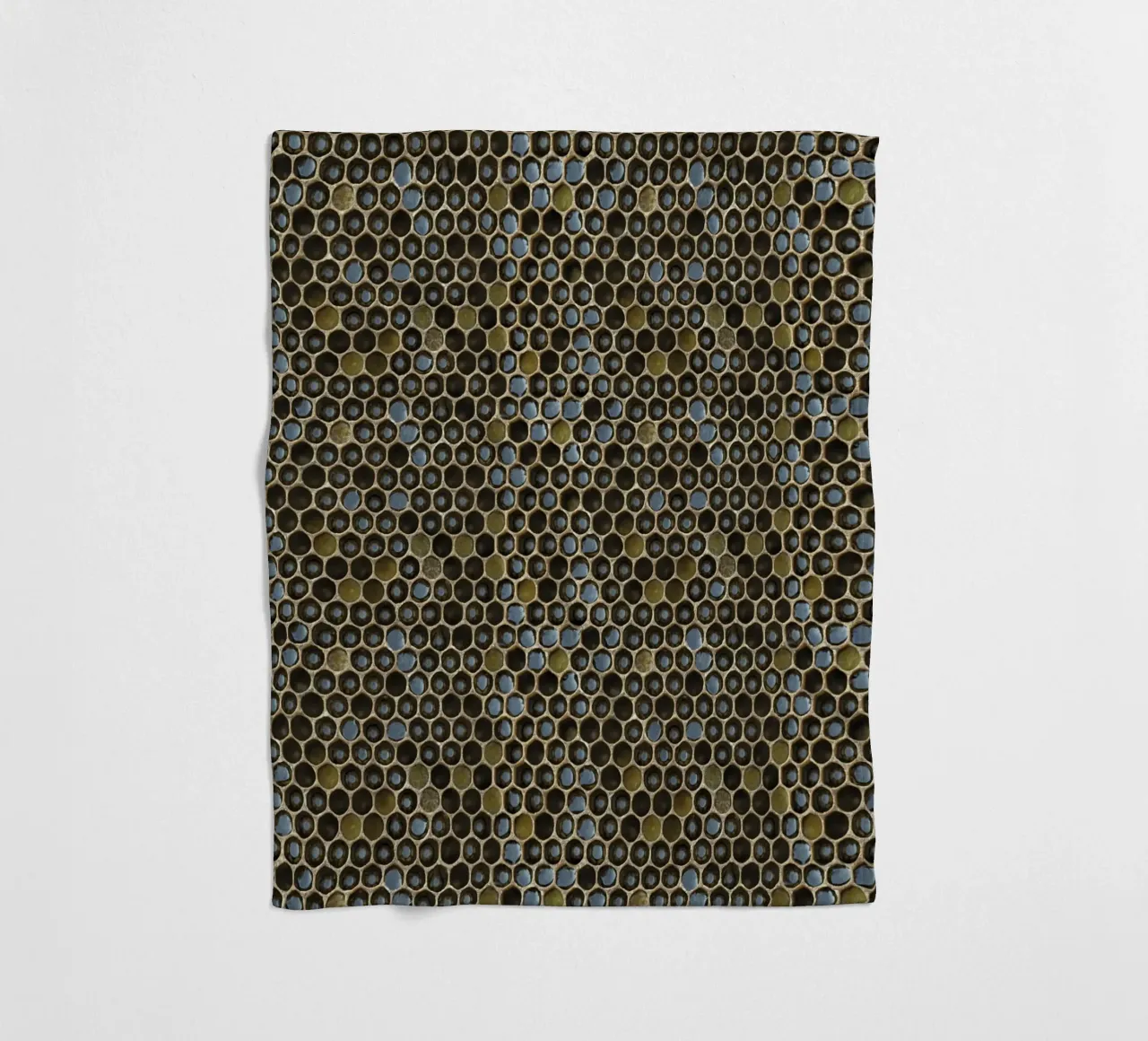 Golden Geometry: Honeycomb Pattern coperta in pile da Curious Collections by Marielle Leenders