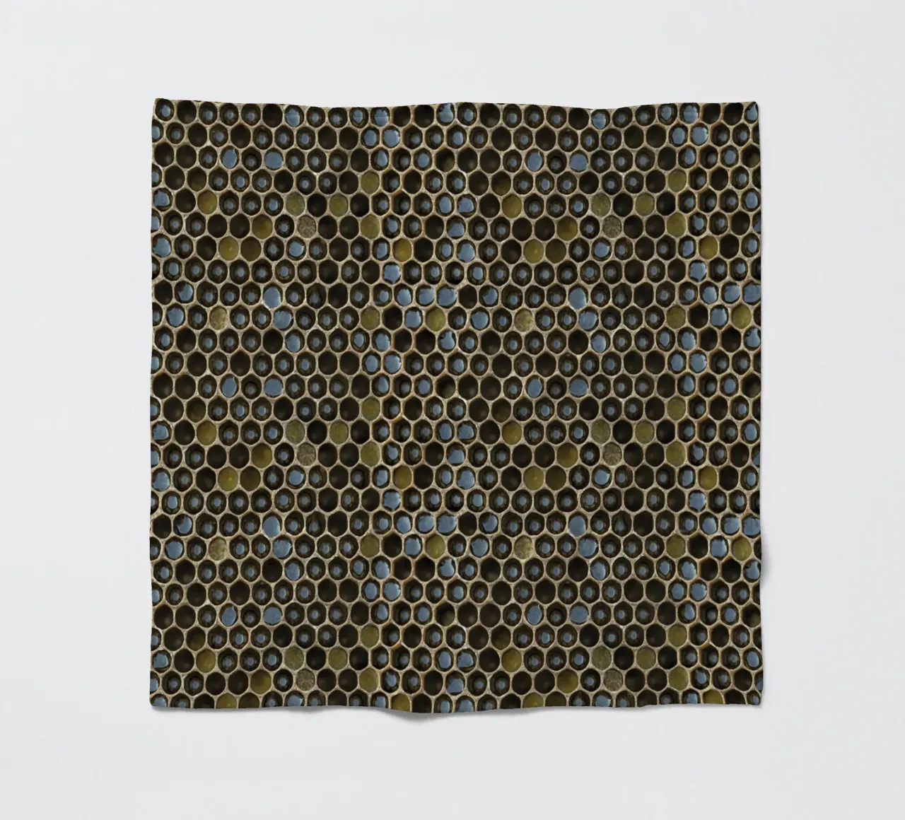 Golden Geometry: Honeycomb Pattern coperta in pile da Curious Collections by Marielle Leenders