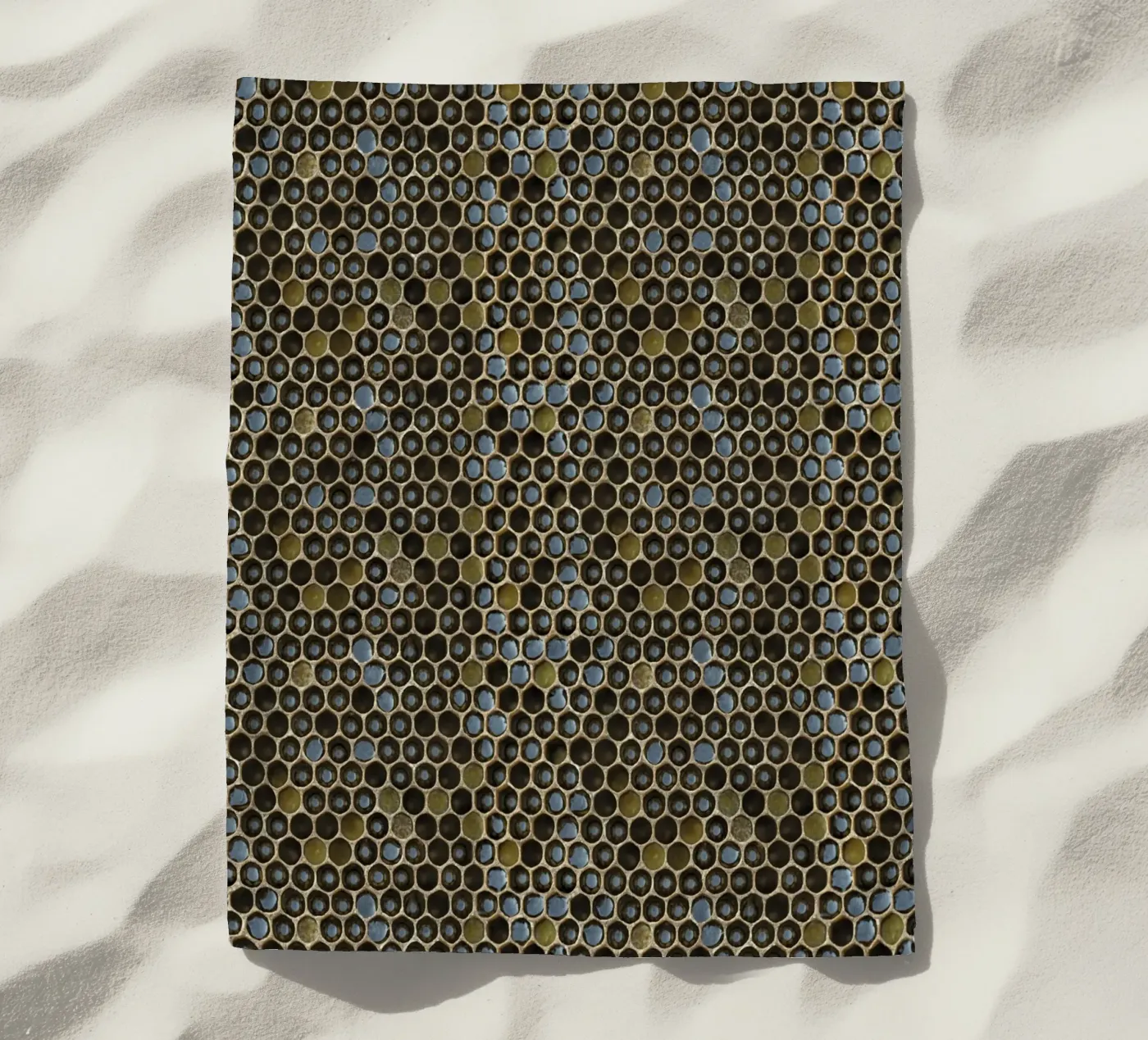 Golden Geometry: Honeycomb Pattern telo mare da Curious Collections by Marielle Leenders