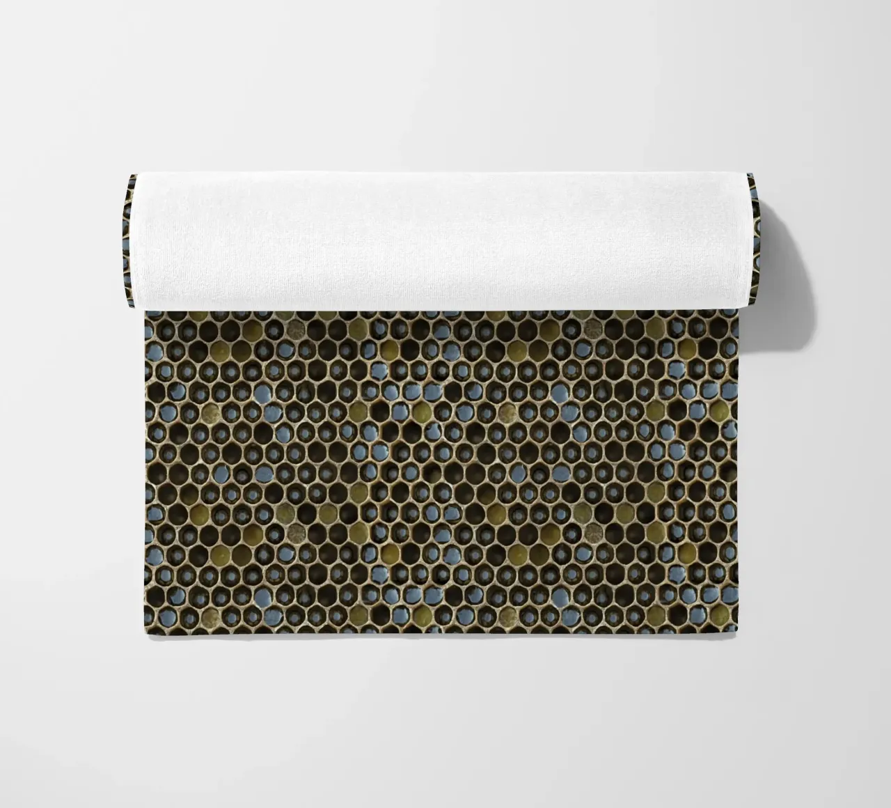 Golden Geometry: Honeycomb Pattern telo mare da Curious Collections by Marielle Leenders