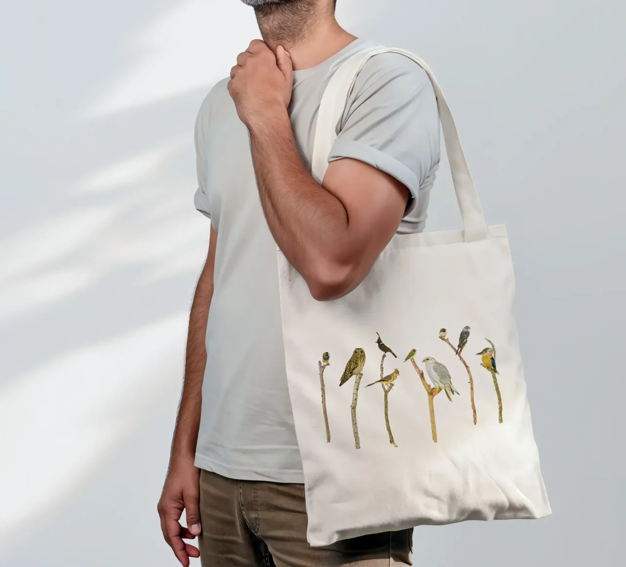 Branching Beauty: Birds on Branches borsa in juta da Curious Collections by Marielle Leenders