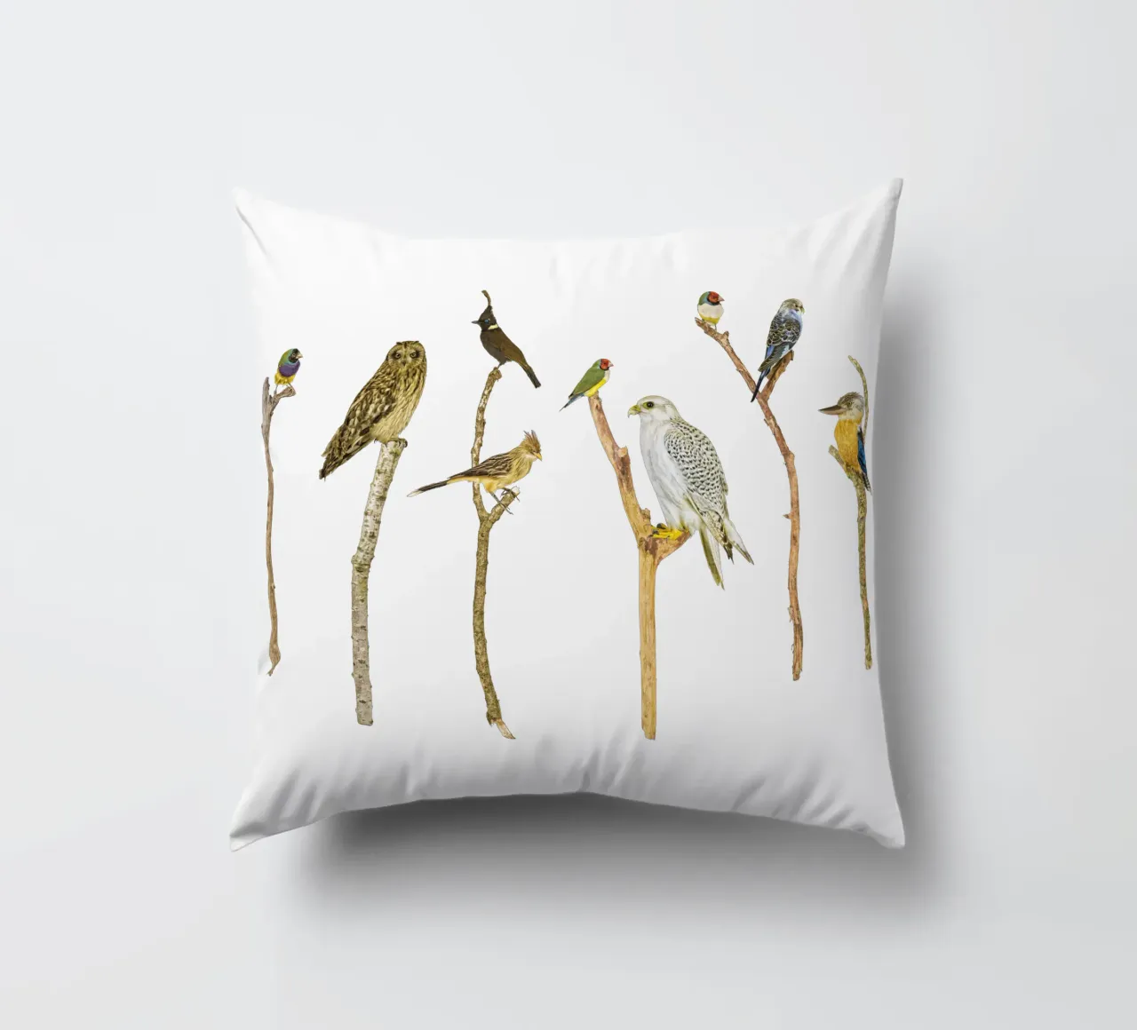 Branching Beauty: Birds on Branches cuscino da Curious Collections by Marielle Leenders