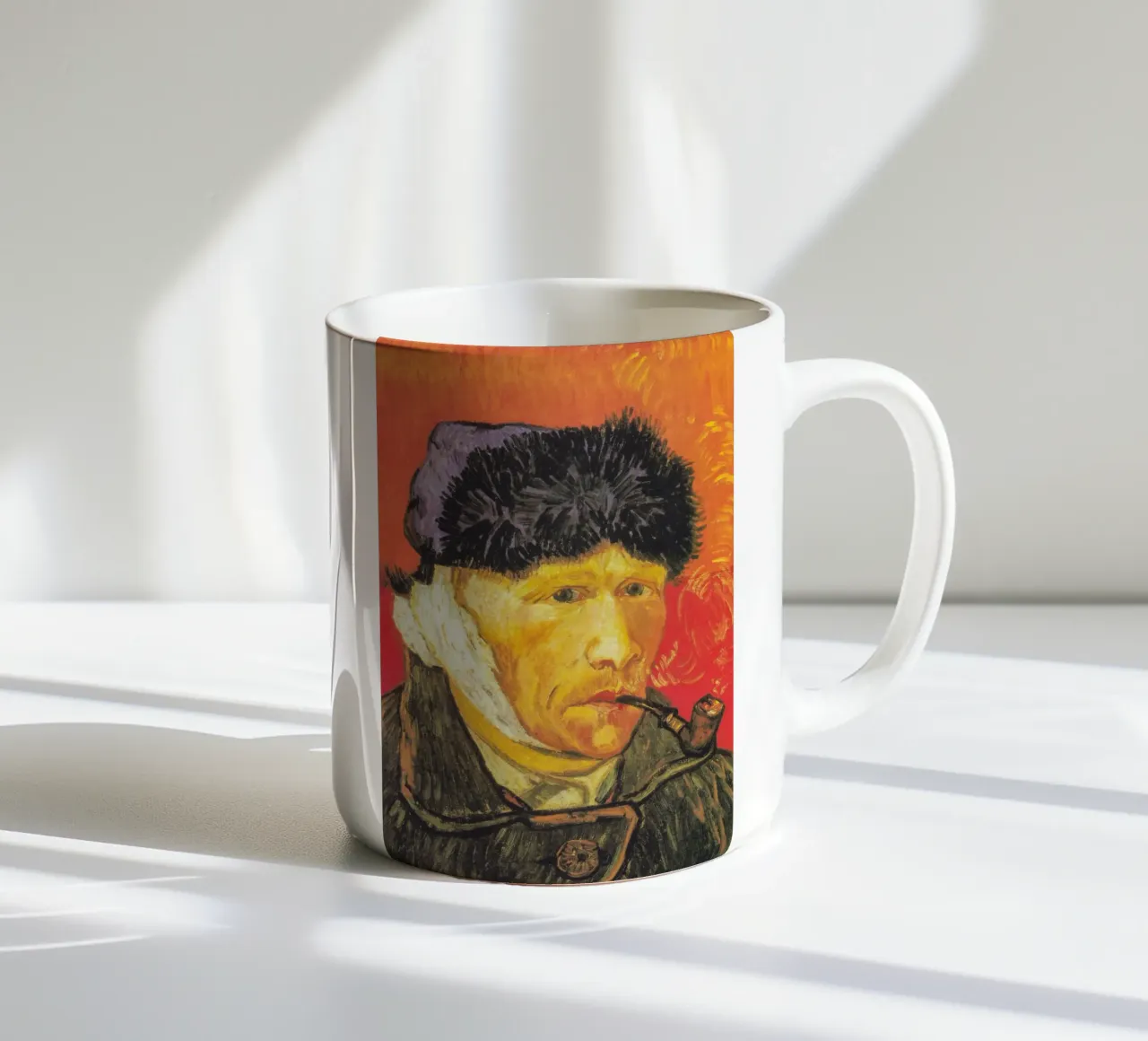 Van Gogh con un orecchio fasciato tazza in ceramica da Carinaprint
