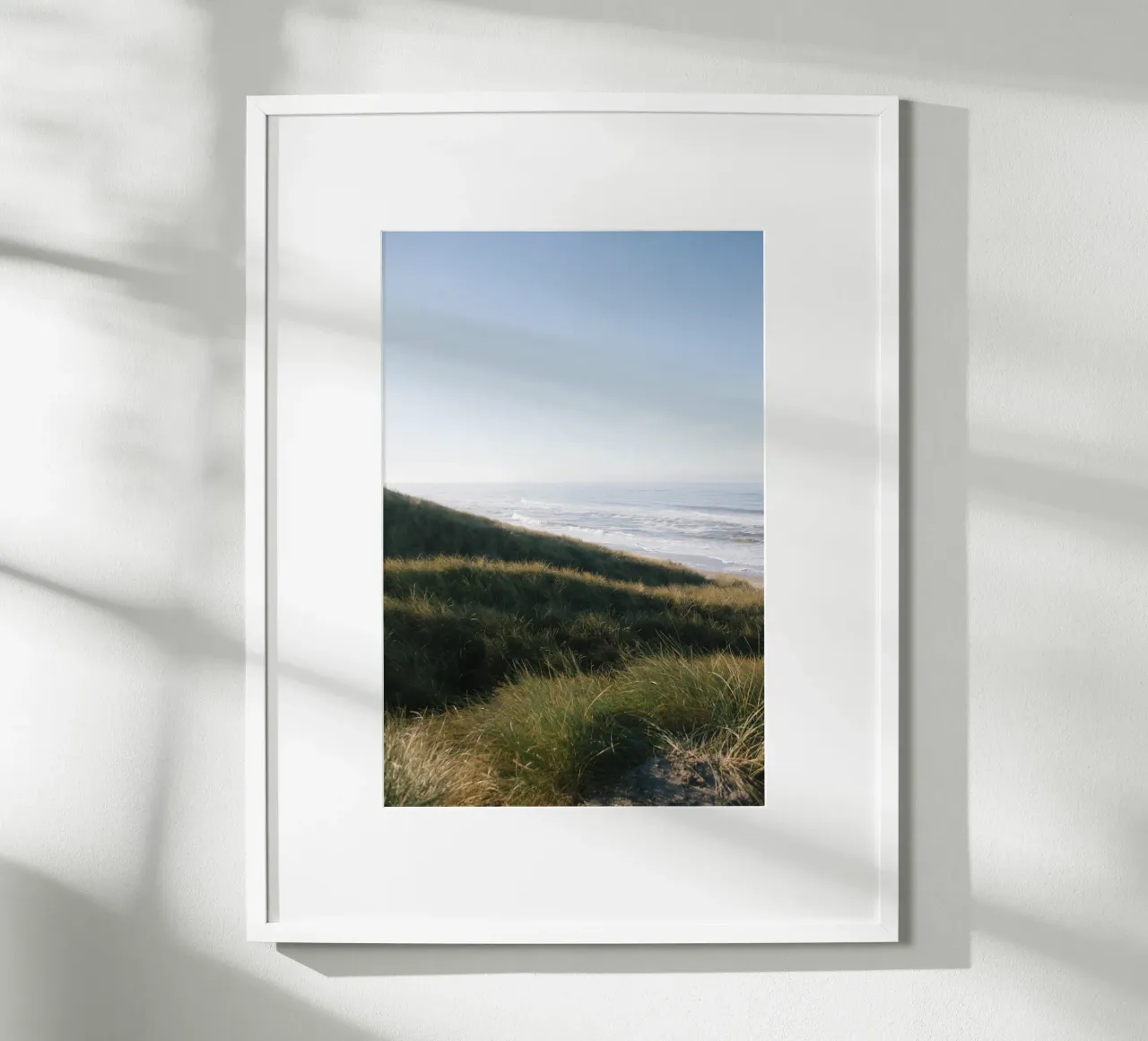 Morning Ocean View poster con telaio in legno da The Wild Creative Studio