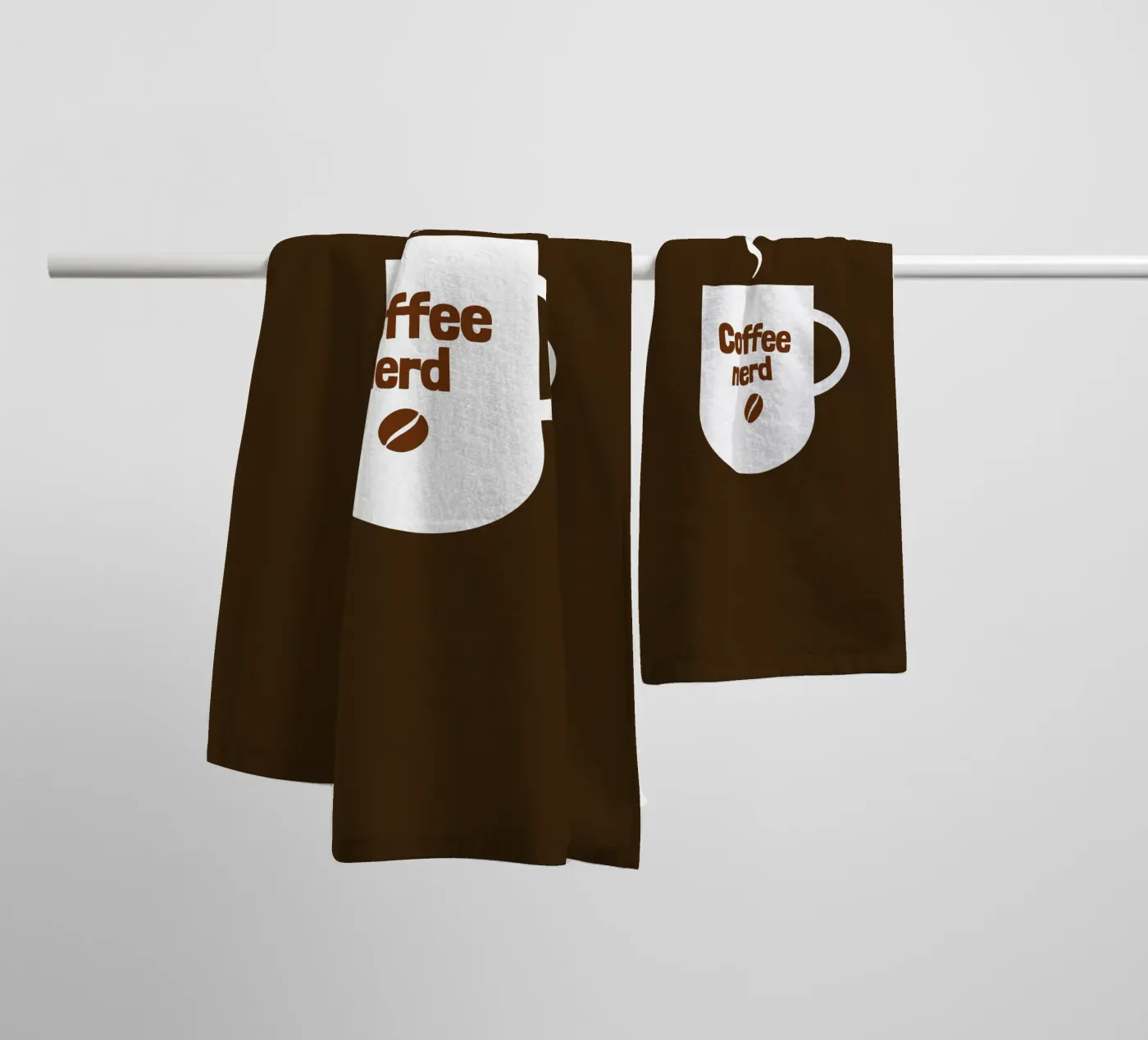 Coffee nerd badhanddoek van happieeagle
