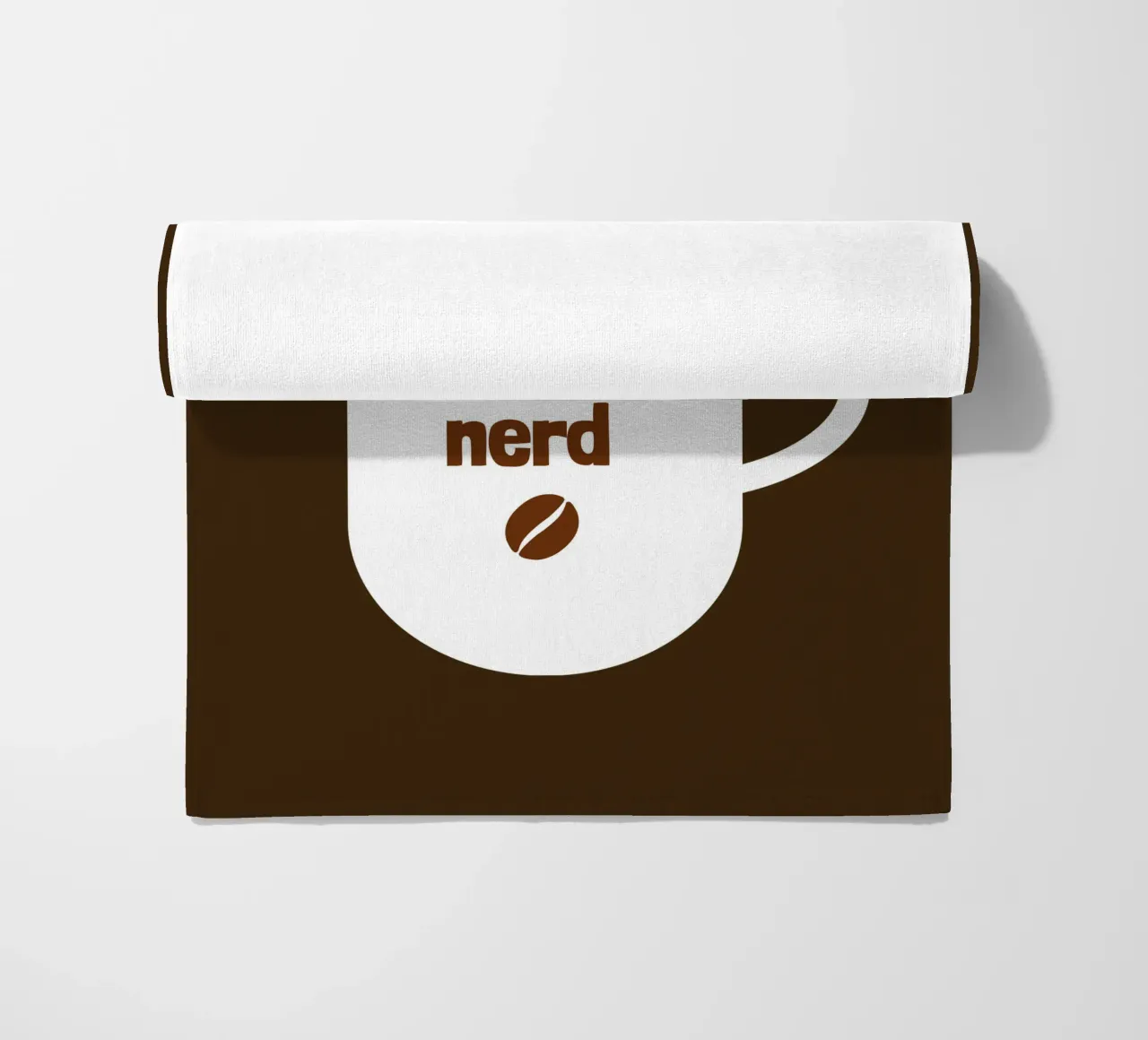 Coffee nerd toalla de playa de happieeagle