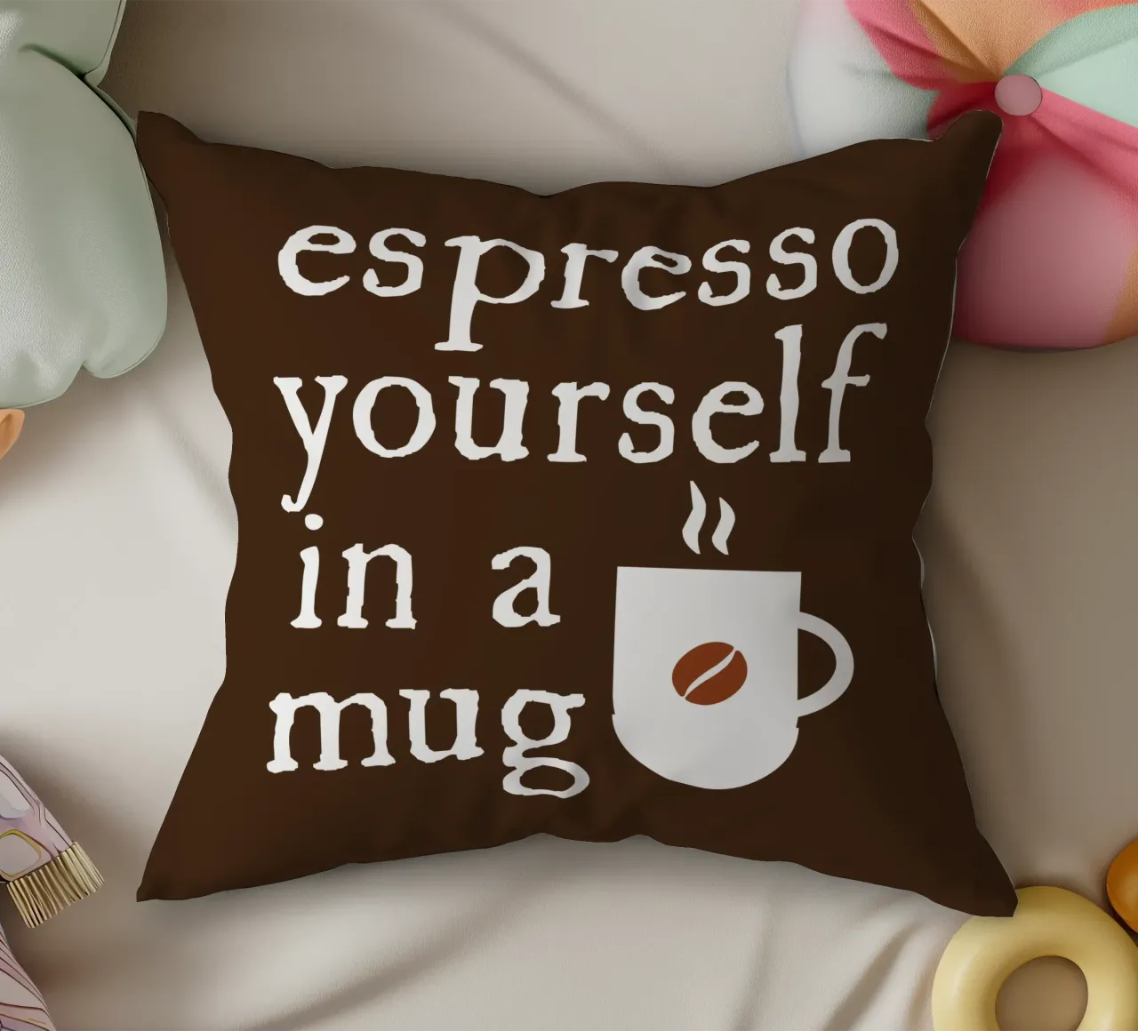 Espresso yourself in a mug cojín de happieeagle