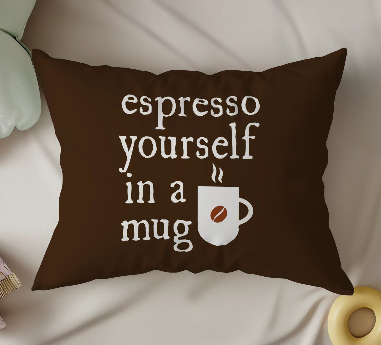 Espresso yourself in a mug cuscino da happieeagle