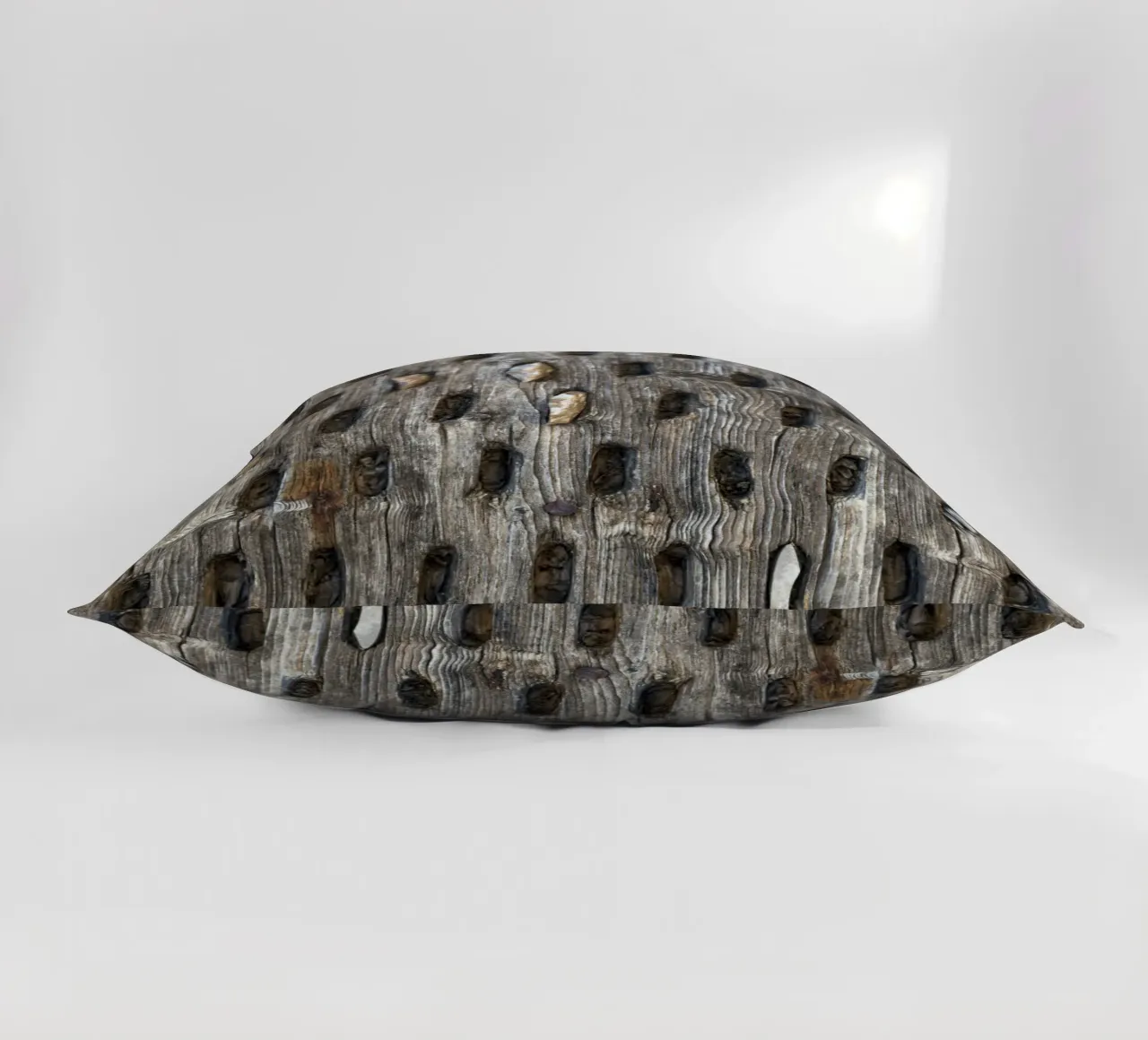 Timeless Arithmetic: Ancient Wooden Abacus cuscino da Curious Collections by Marielle Leenders