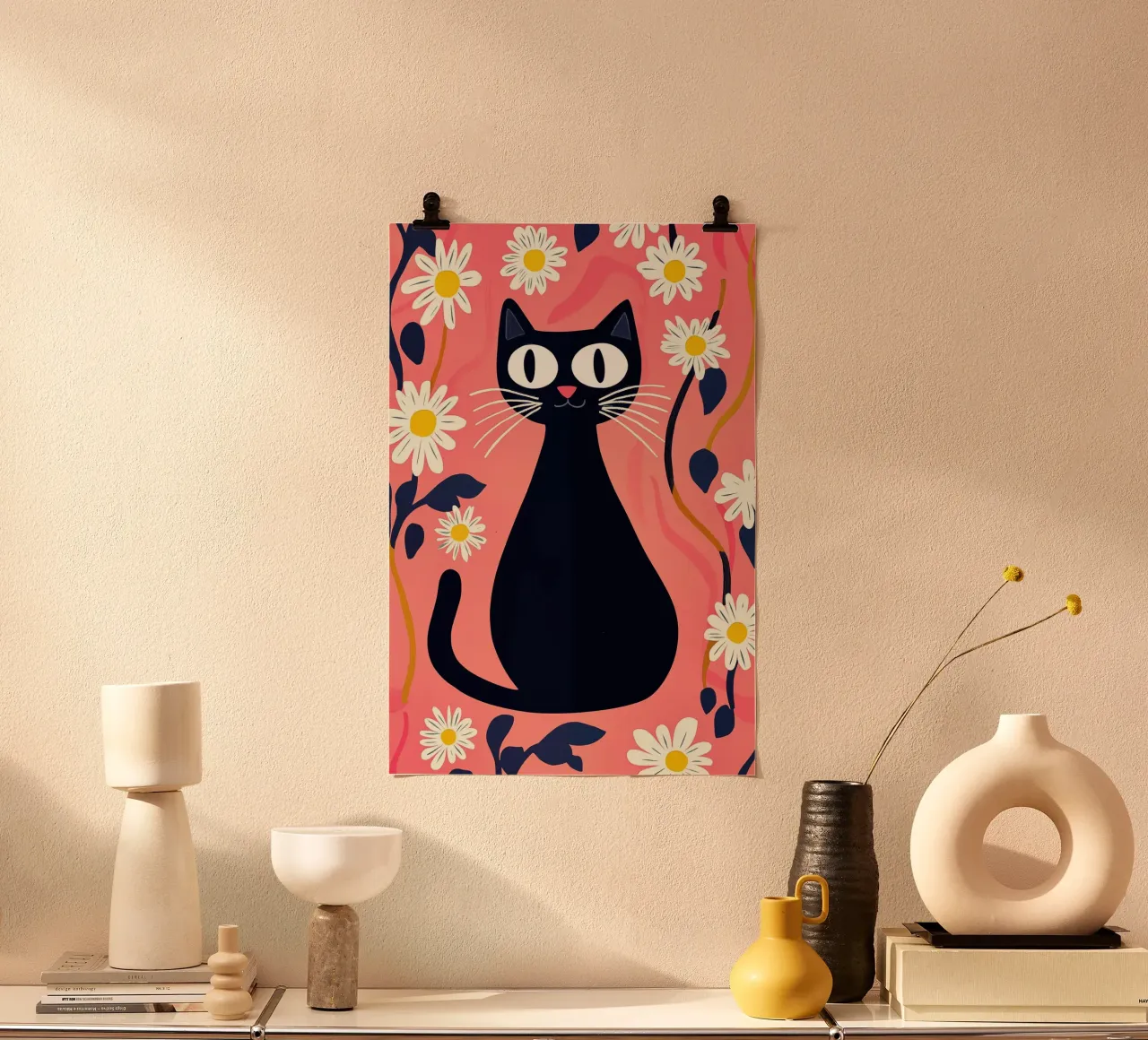 Gatto nero sul prato di fiori rosa poster con telaio in plastica da Autofocus