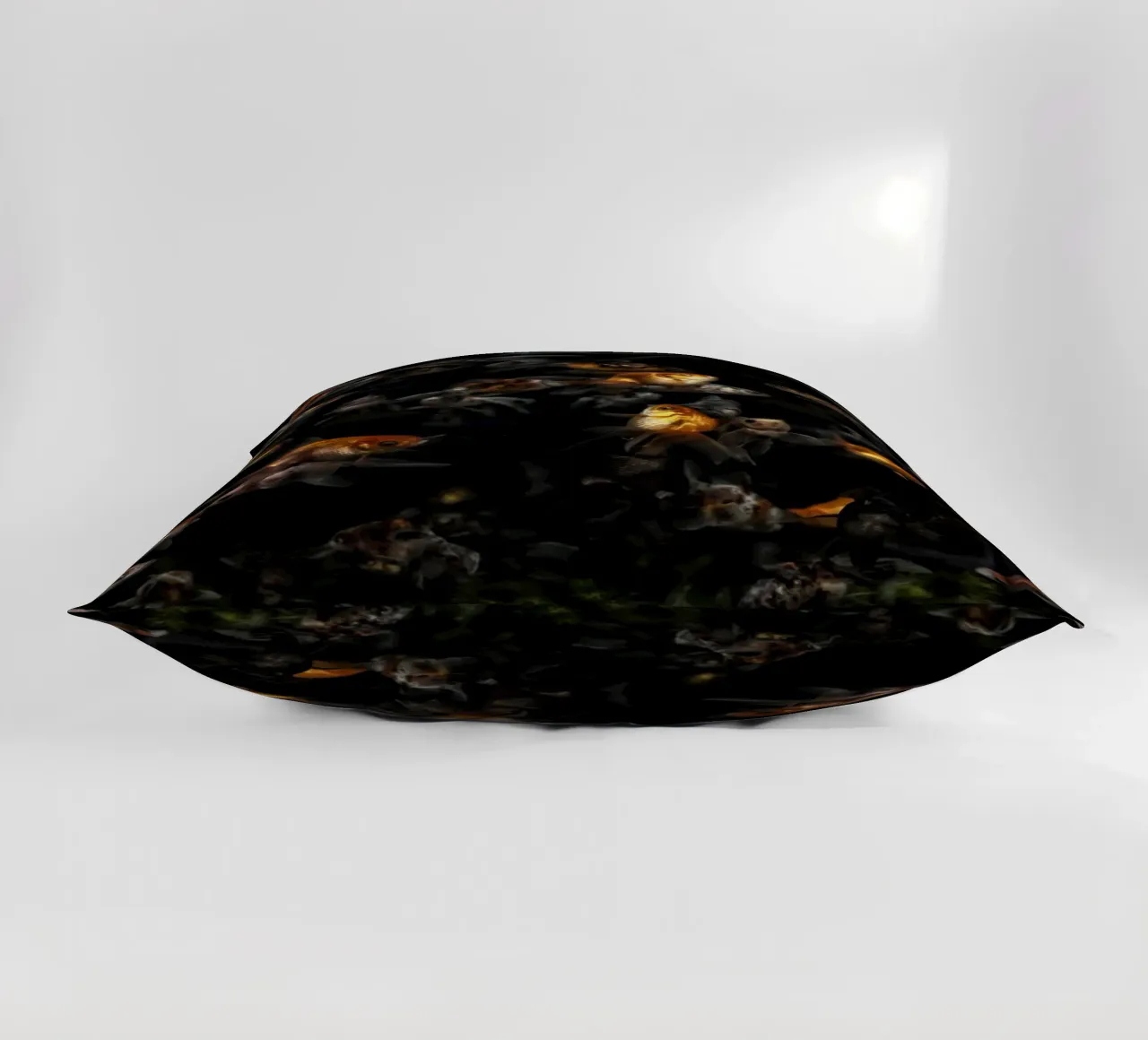 Grace in Motion: Goldfish cuscino da Curious Collections by Marielle Leenders