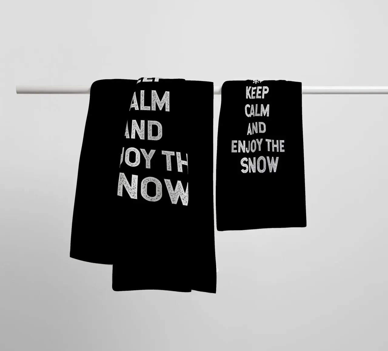 keep calm and enjoy the snow asciugamano da bagno da happieeagle
