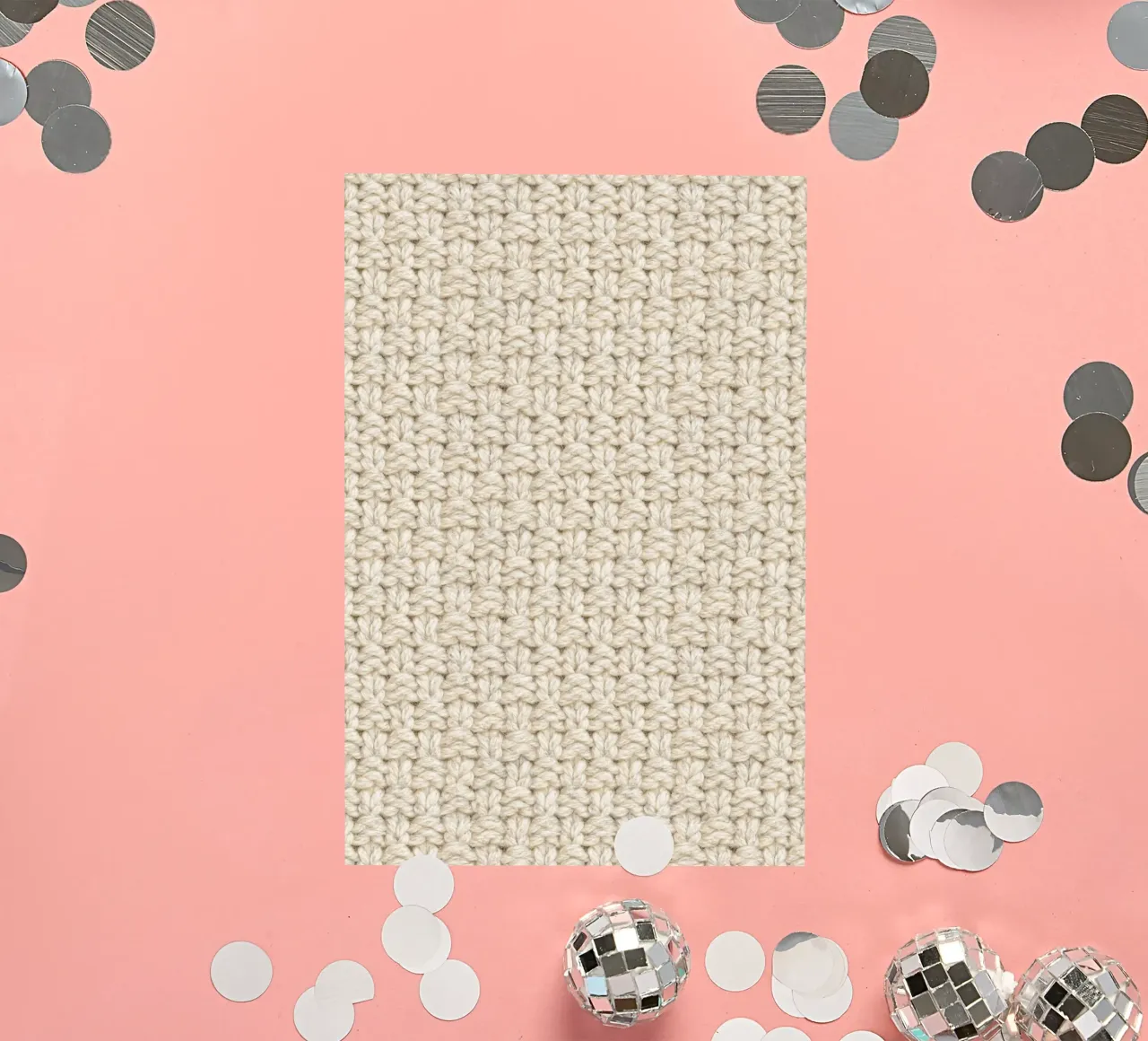 Simplicité douce : Modèle en tricot blanc autocollant de Curious Collections by Marielle Leenders