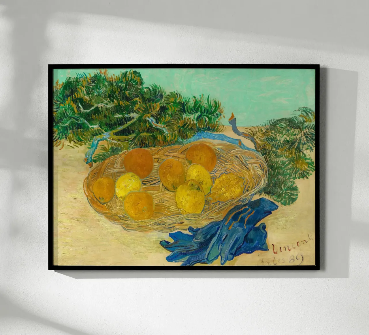 Arance e guanti blu poster con telaio in plastica da Carinaprint