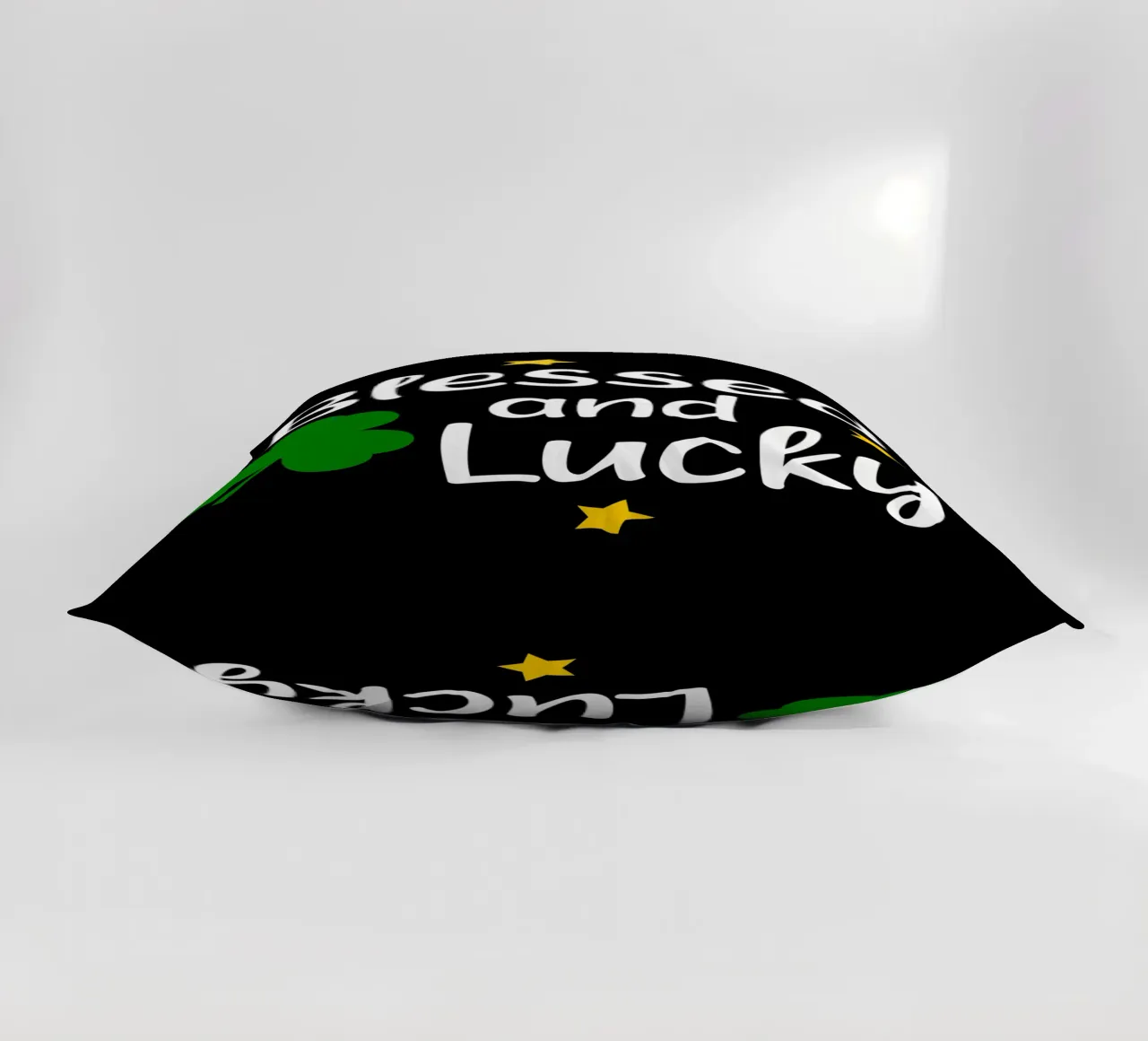 Blessed and lucky cuscino da happieeagle