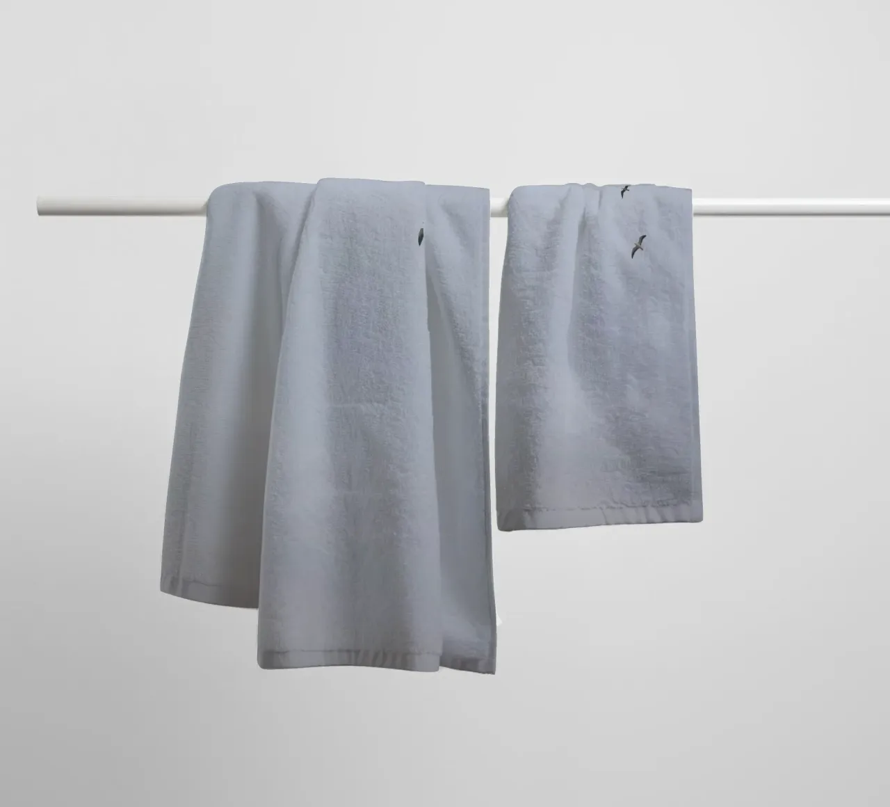 Seagulls asciugamano da bagno da The Wild Creative Studio