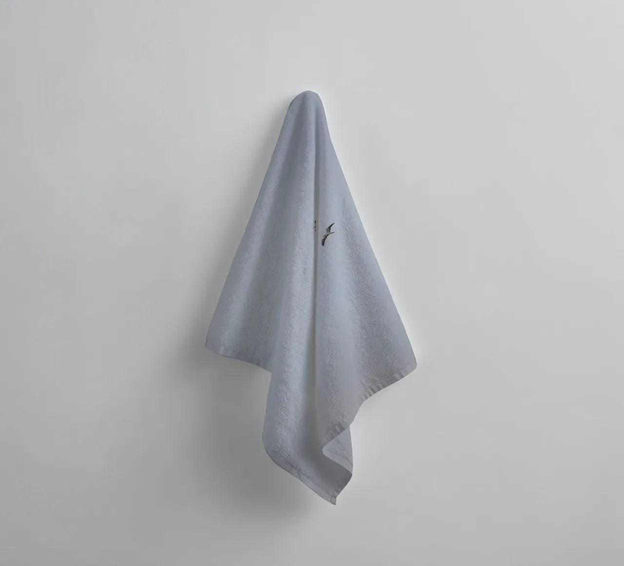 Seagulls asciugamano da bagno da The Wild Creative Studio