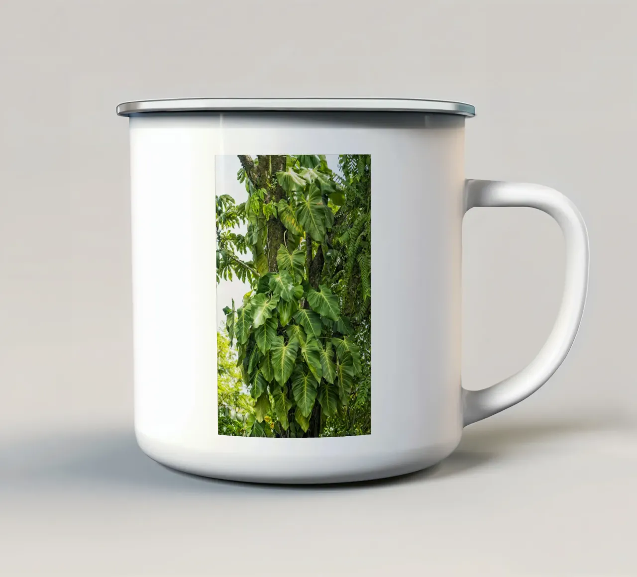 L'abbraccio della natura: Albero tropicale tazza in smalto da Curious Collections by Marielle Leenders