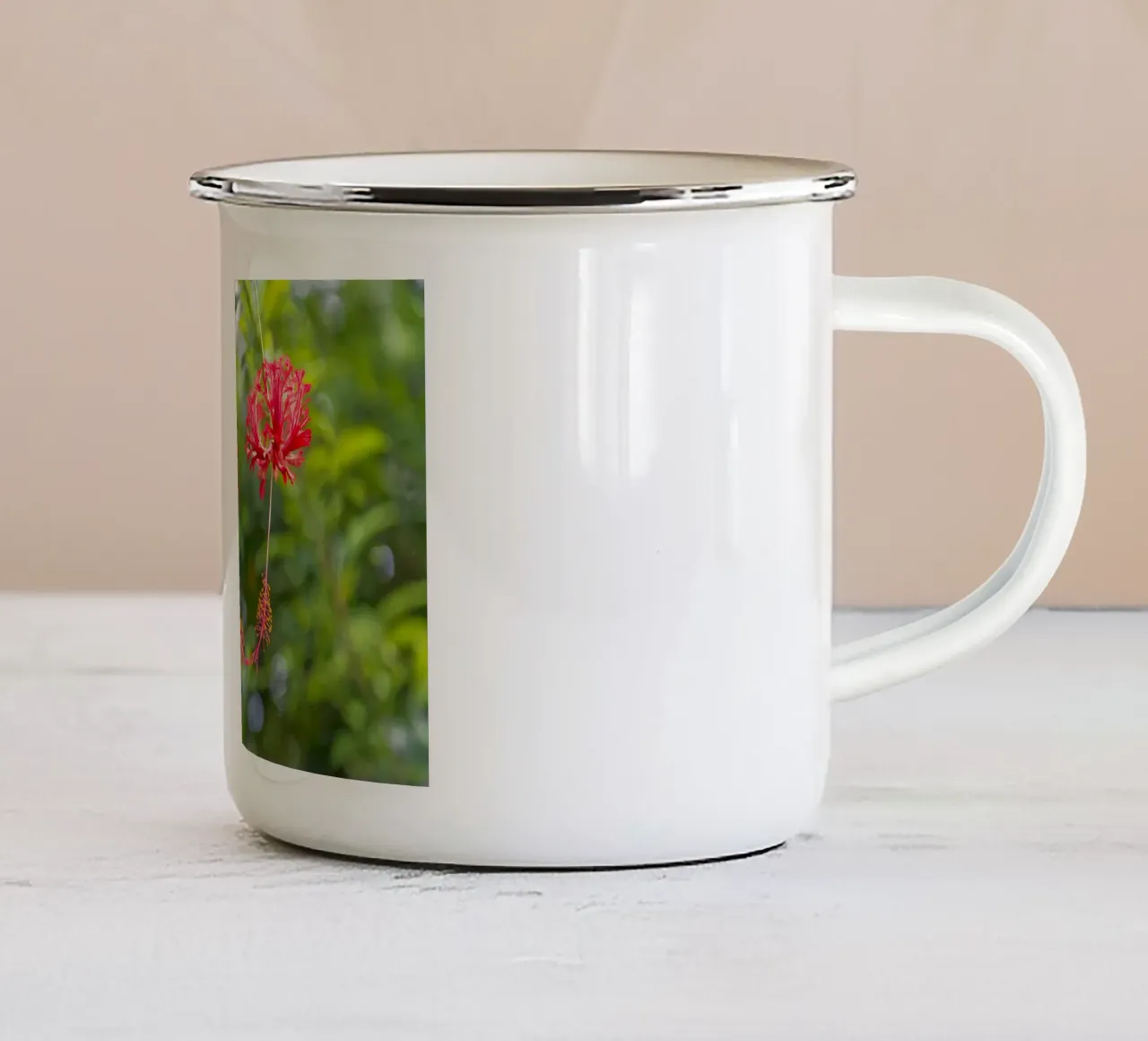 Romantic Touch: Hibiscus Blooms tazza in smalto da Curious Collections by Marielle Leenders