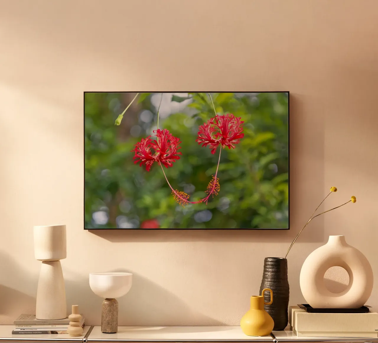 Romantic Touch: Hibiscus Blooms alluminio dibond da Curious Collections by Marielle Leenders