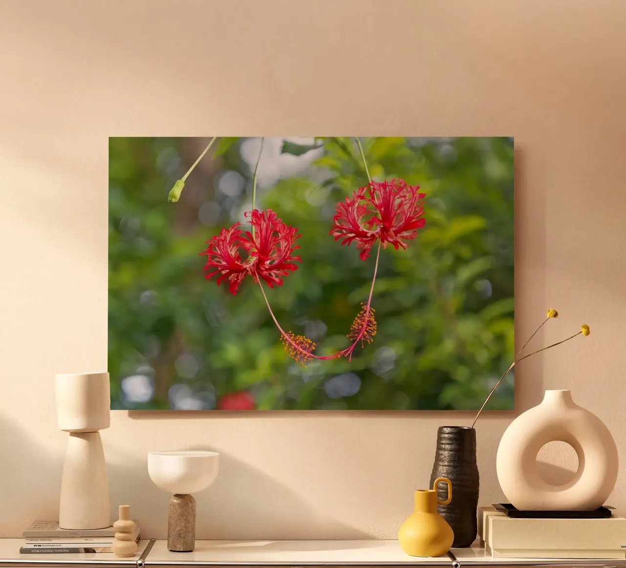 Romantic Touch: Hibiscus Blooms alluminio dibond da Curious Collections by Marielle Leenders