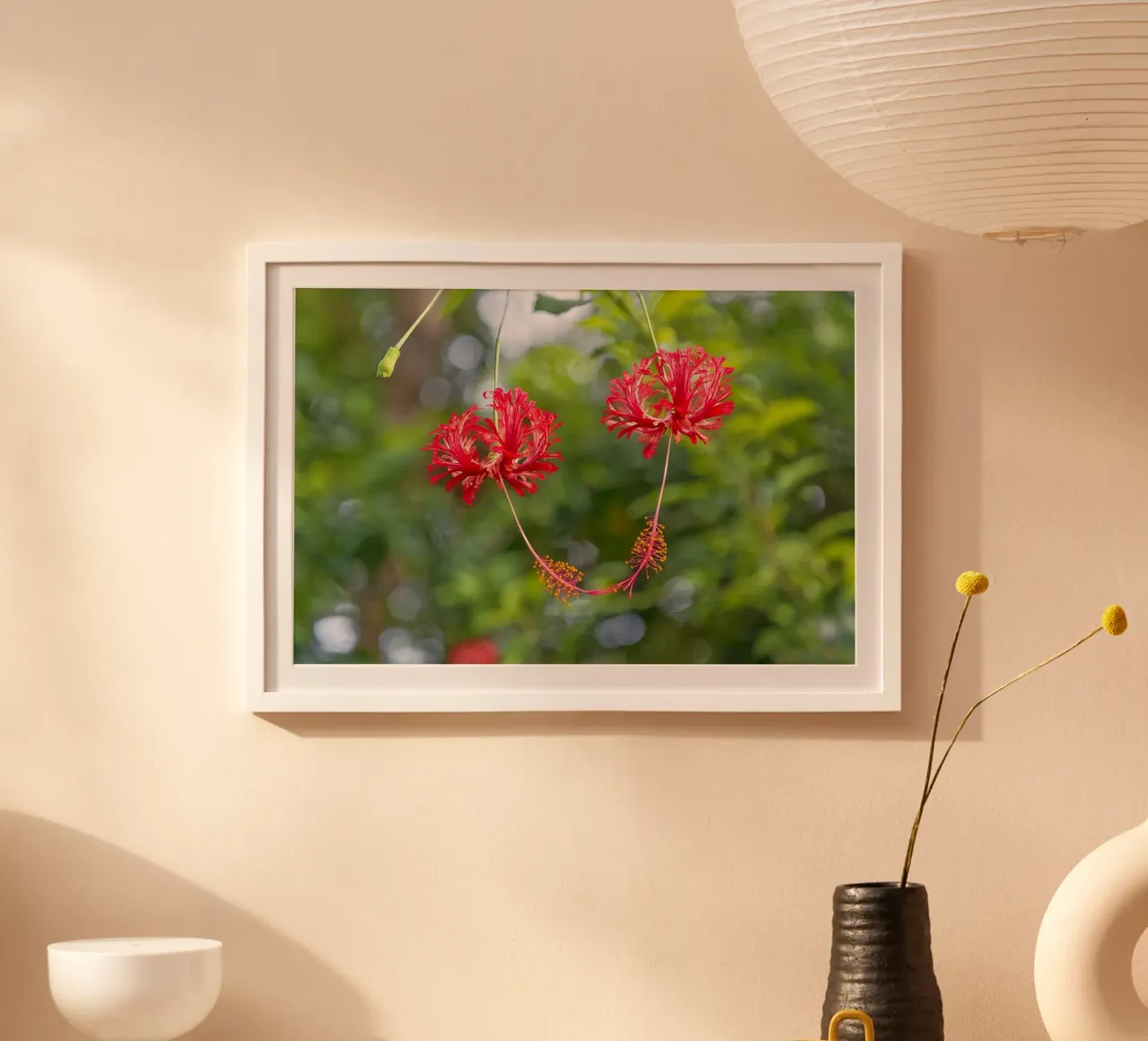 Romantic Touch: Hibiscus Blooms poster con telaio in legno da Curious Collections by Marielle Leenders
