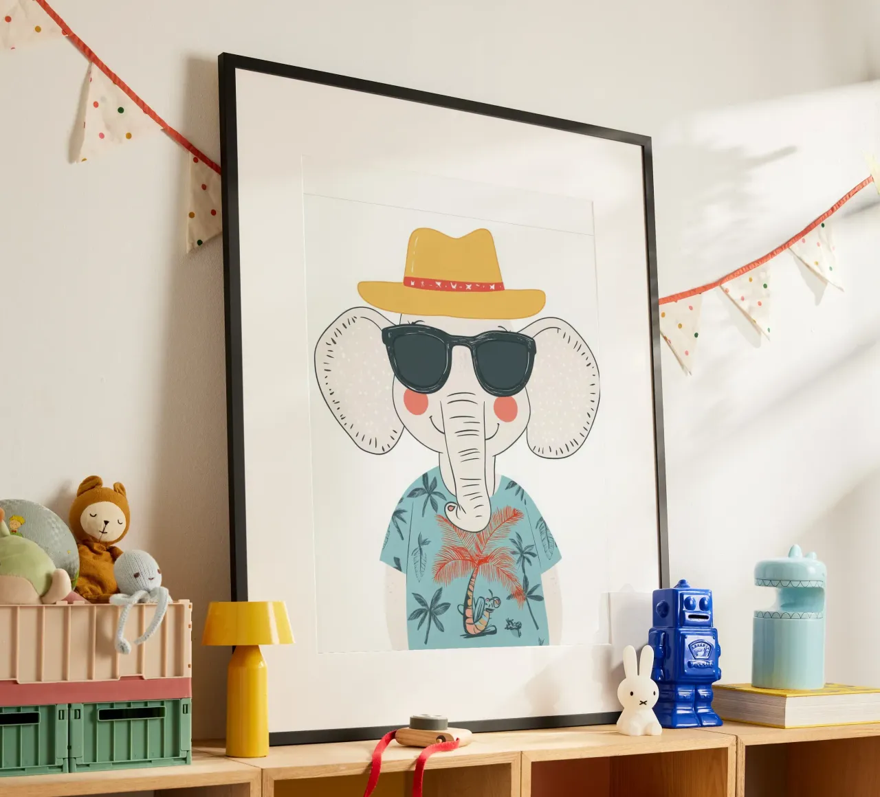 L'elefante in vacanza poster con telaio in legno da So Cute Land - Affiches et posters