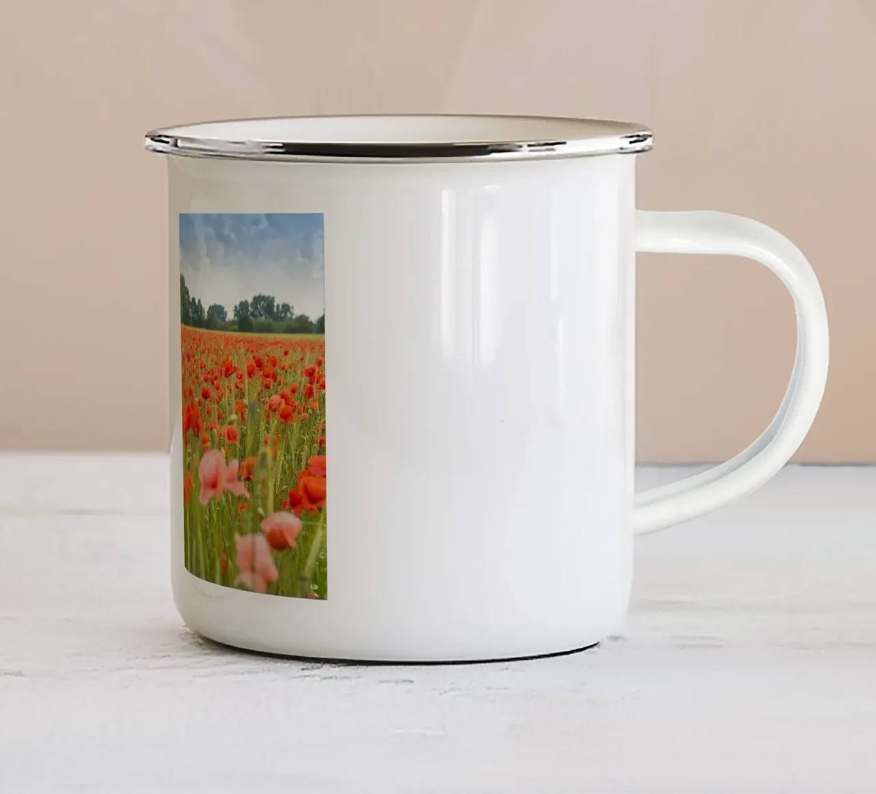 Campi rossi: Prato di papaveri tazza in smalto da Curious Collections by Marielle Leenders