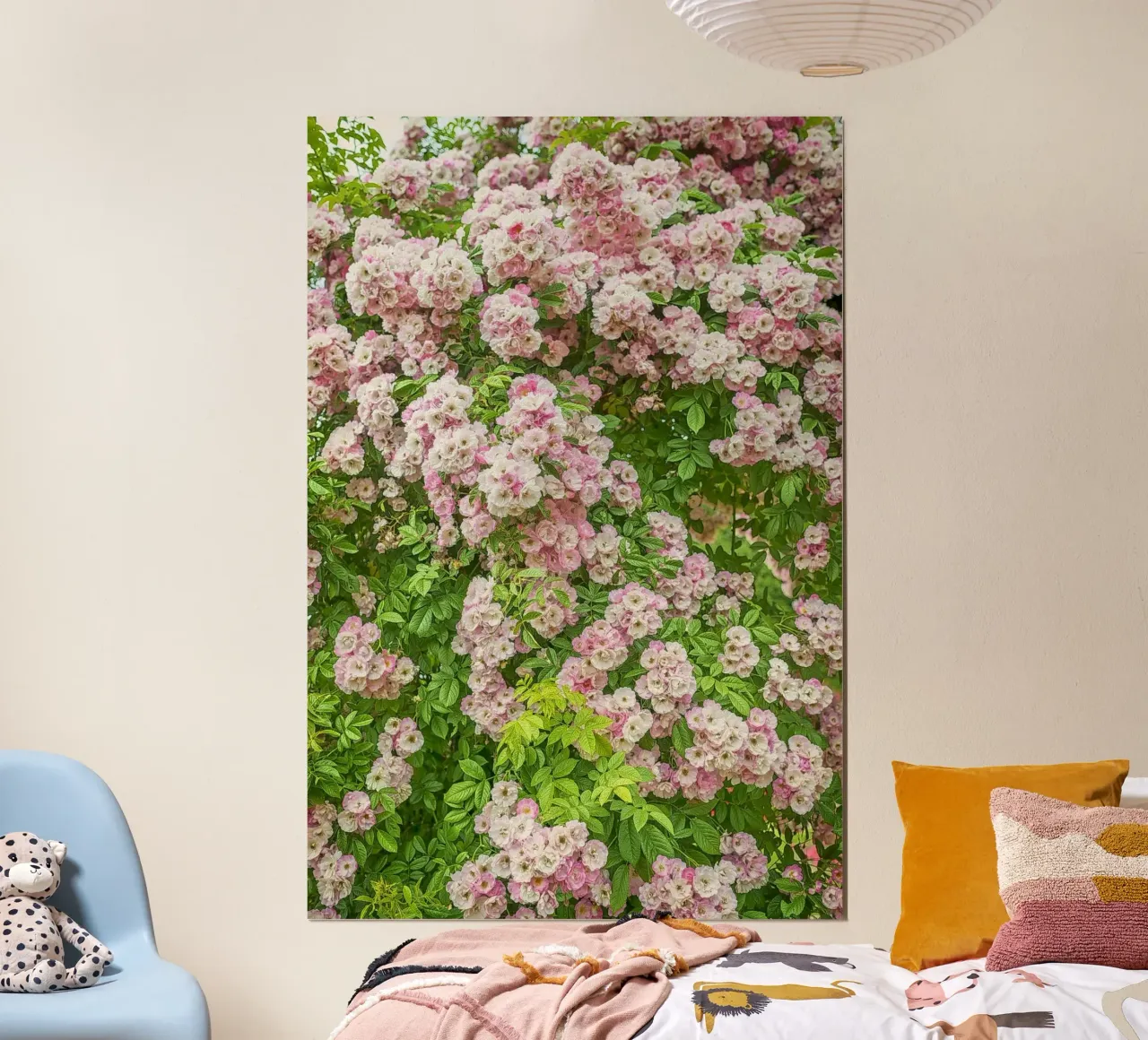 Elegantie in bloei: Klimroos met roze miniroosjes poster van Curious Collections by Marielle Leenders