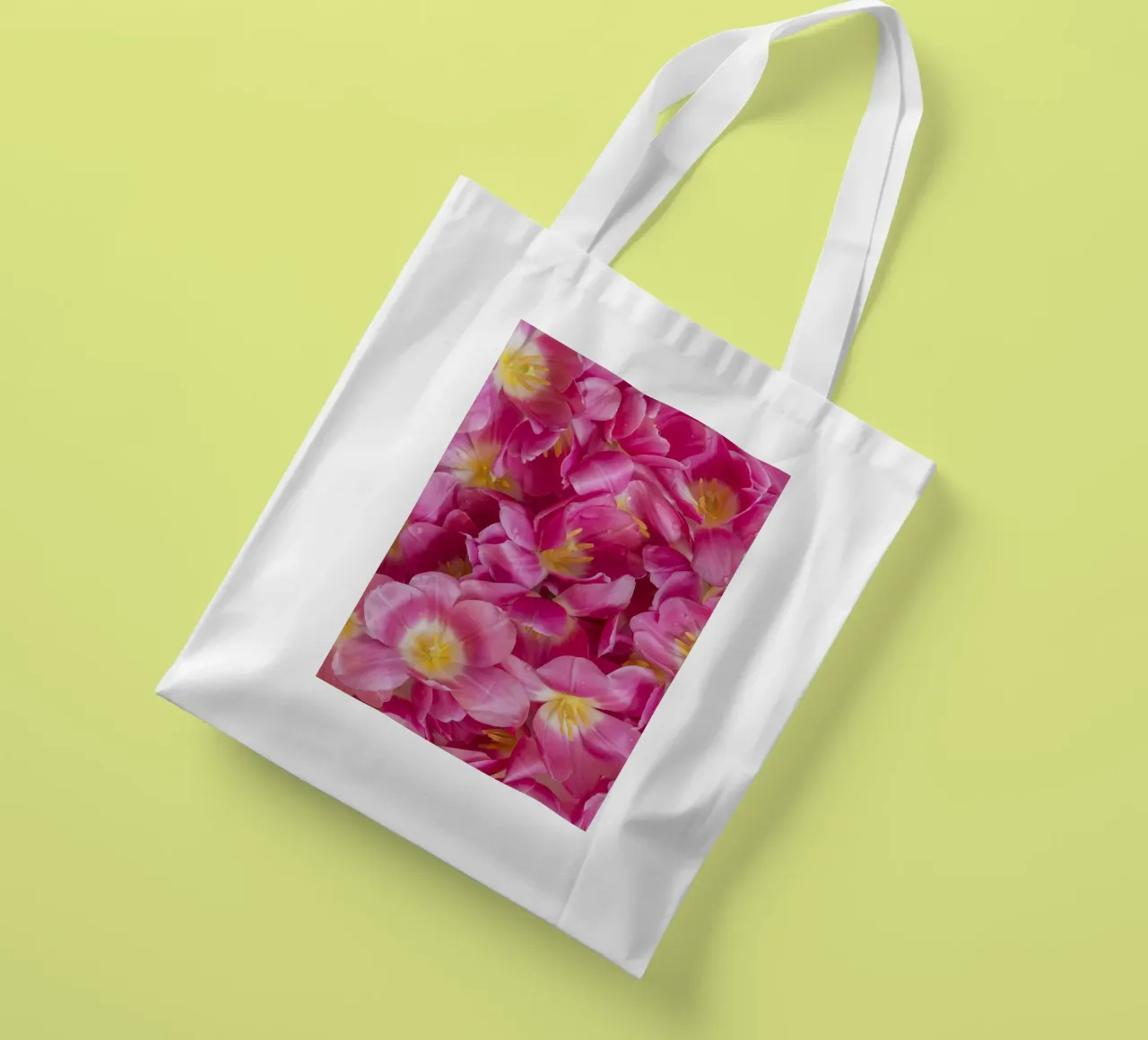 Sereniteit in de lente: Een mooie roze tulp jute draagtas van Curious Collections by Marielle Leenders