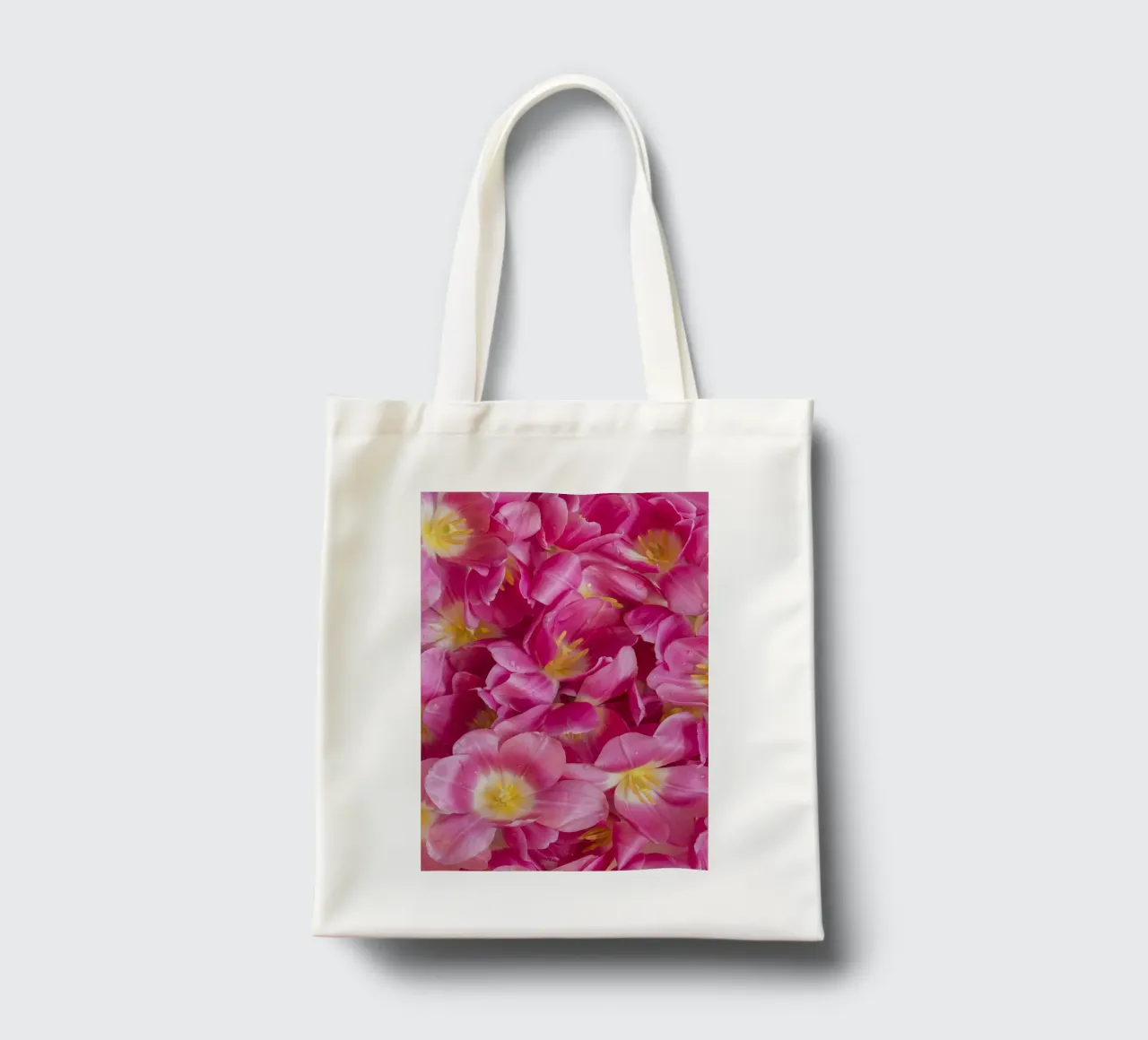 Sereniteit in de lente: Een mooie roze tulp jute draagtas van Curious Collections by Marielle Leenders