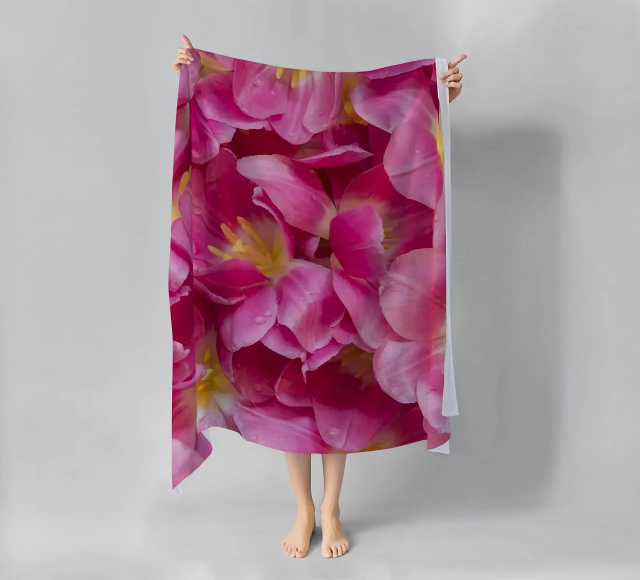 Serenità di primavera: Un bel tulipano rosa telo mare da Curious Collections by Marielle Leenders