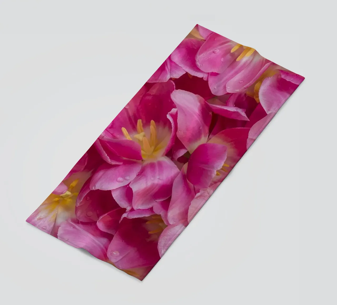 Serenità di primavera: Un bel tulipano rosa telo mare da Curious Collections by Marielle Leenders