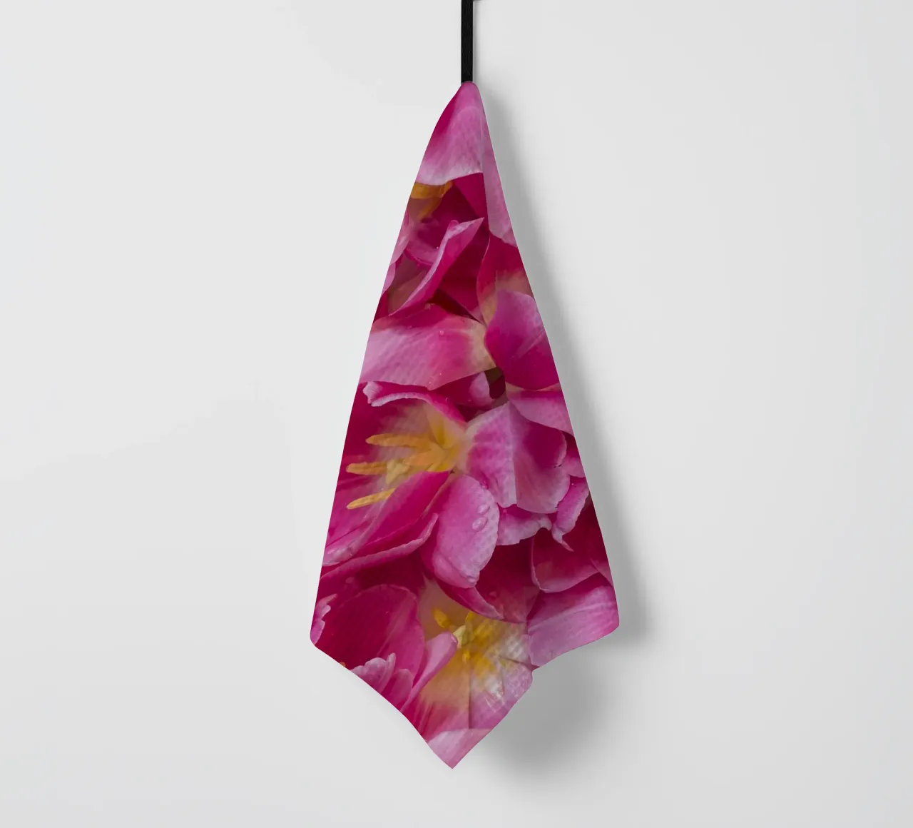Serenità di primavera: Un bel tulipano rosa canovaccio da cucina da Curious Collections by Marielle Leenders