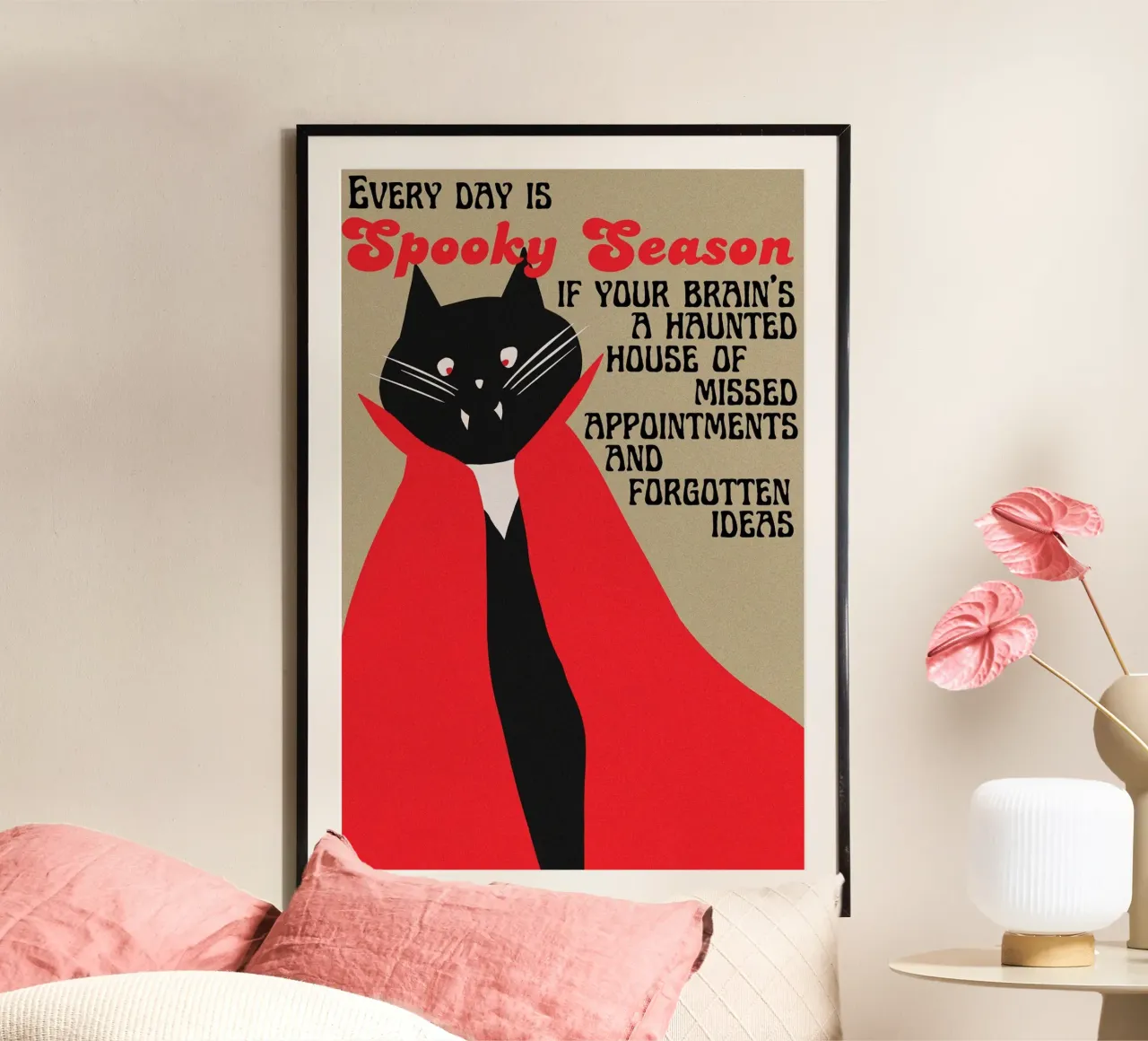 Ogni giorno è una stagione spettrale - Illustrazione di gatto vampiro poster con telaio in legno da Lisa Jureczko Arts Illustration