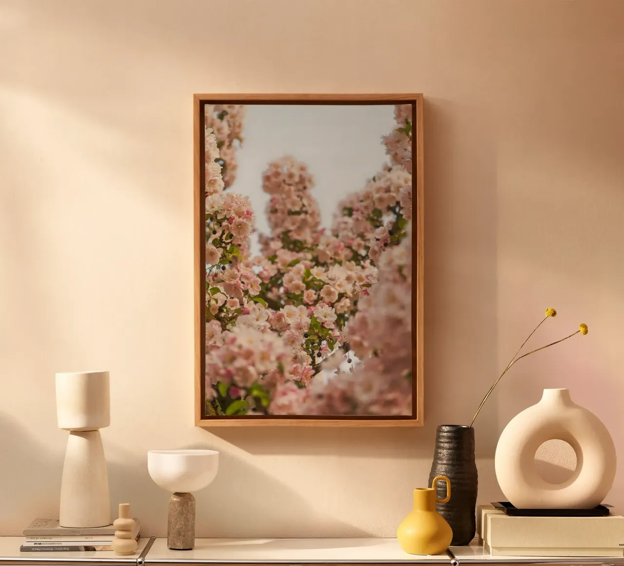 Incantevole fiore rosa tela con Cornice a cassetta da Curious Collections by Marielle Leenders